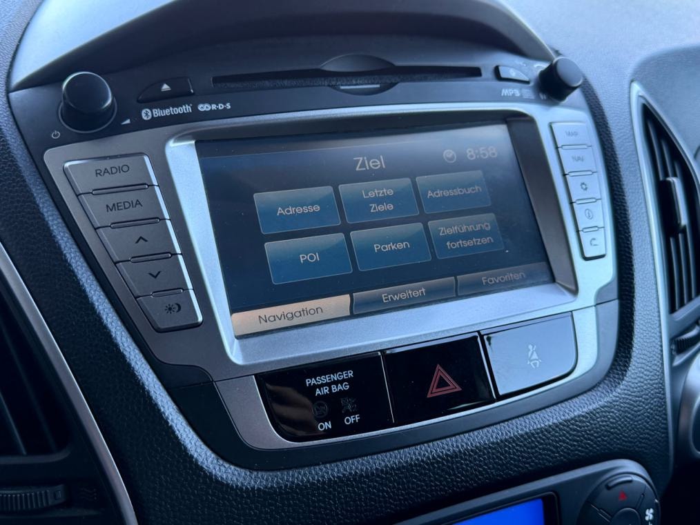 HYUNDAI iX 35 2.0 Premium 4WD Automatic-image-5