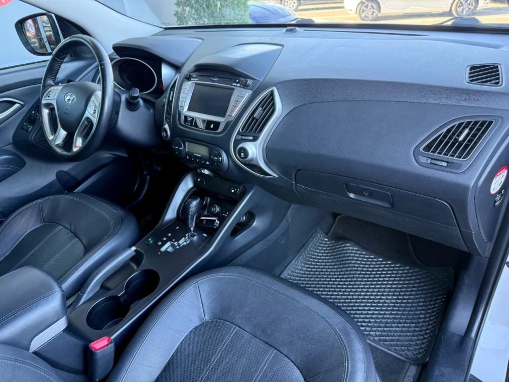 HYUNDAI iX 35 2.0 Premium 4WD Automatic-image-8