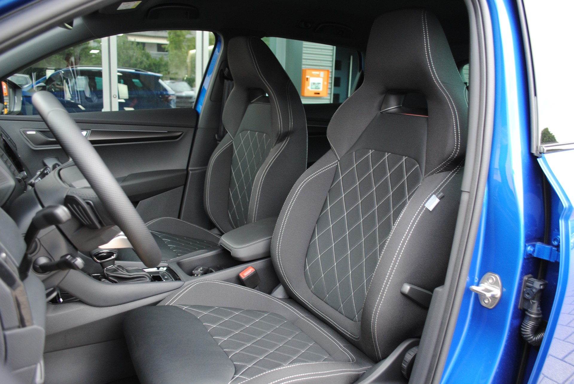 SKODA Karoq 1.5 TSI SportLine DSG-image-9