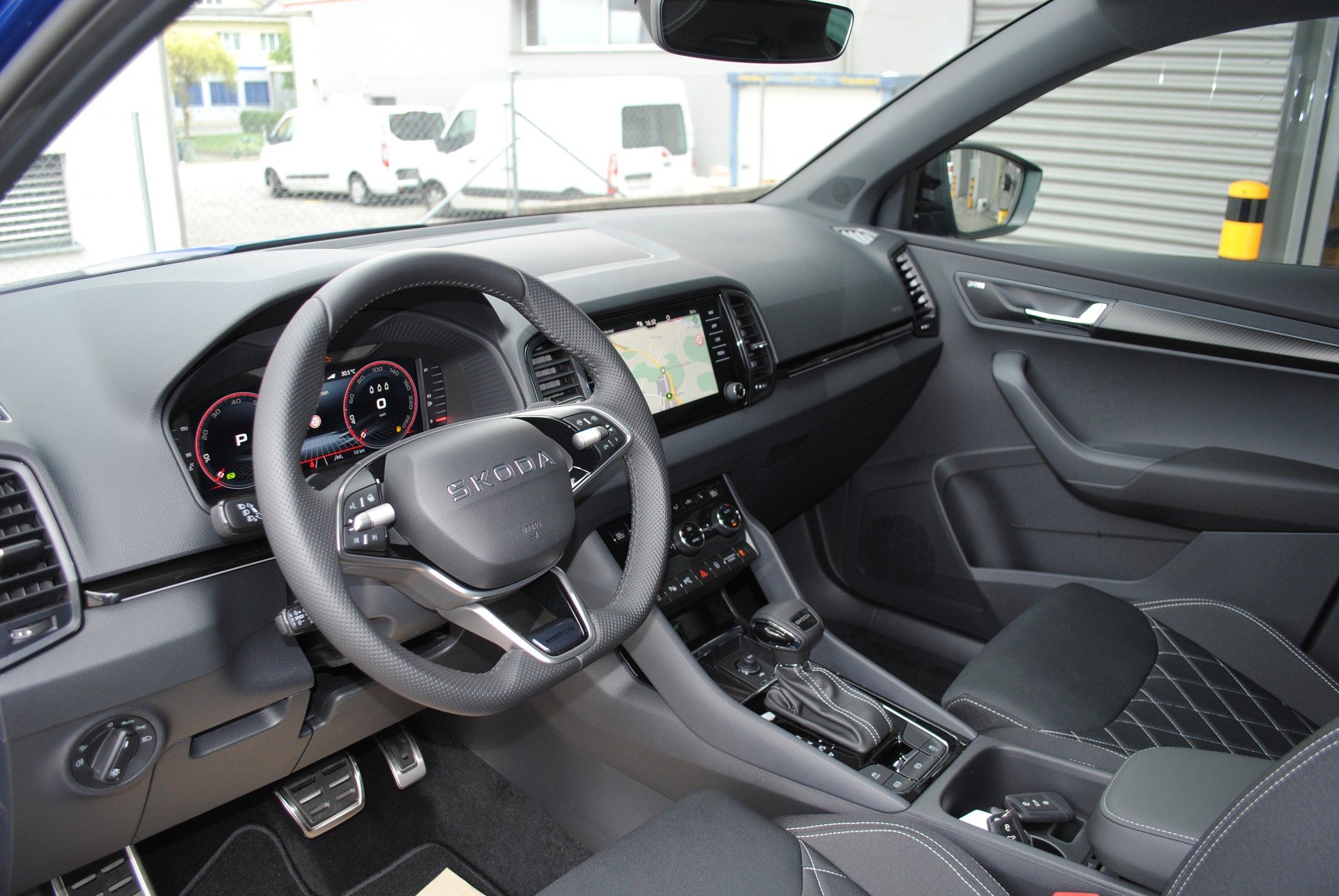 SKODA Karoq 1.5 TSI SportLine DSG-image-10