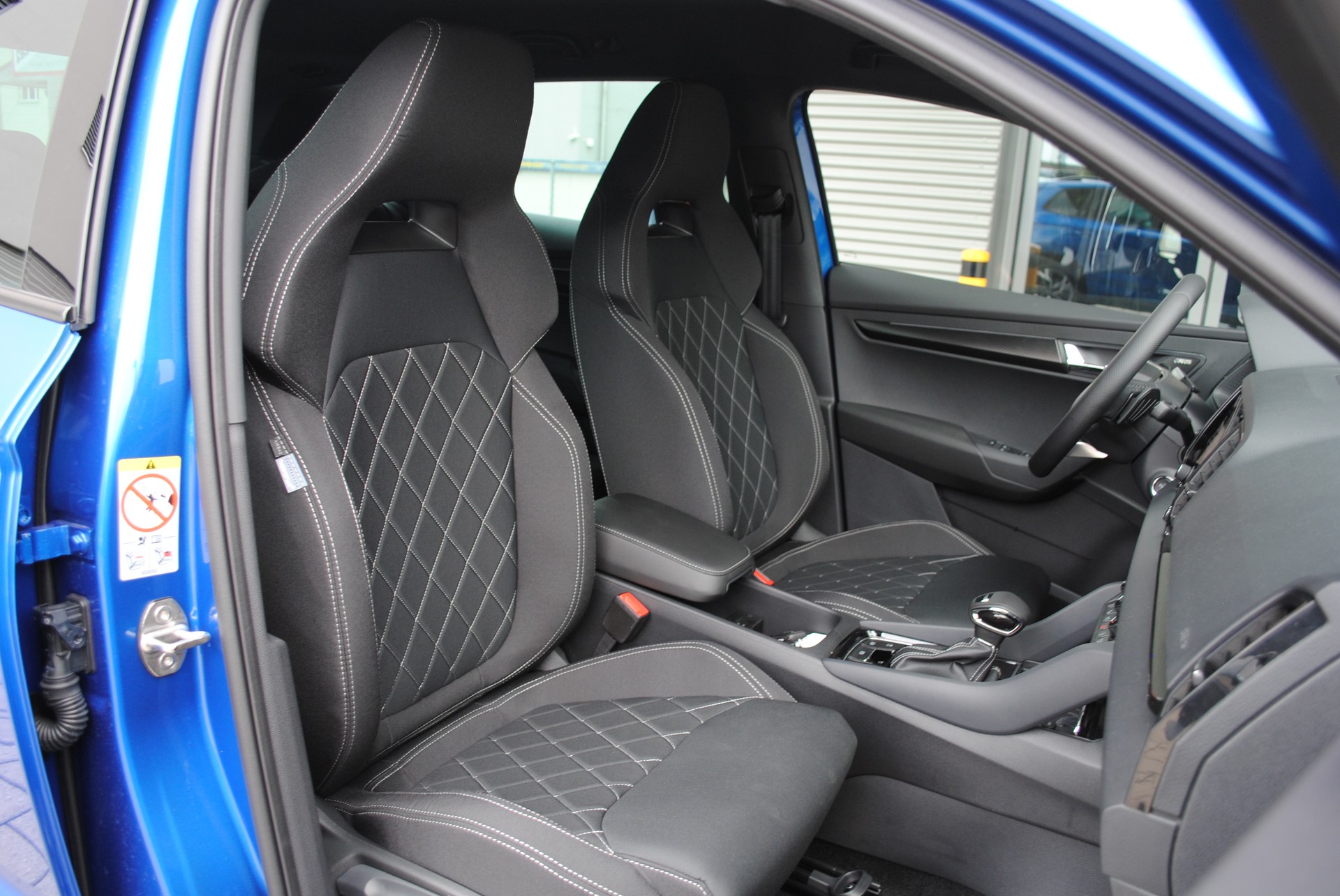 SKODA Karoq 1.5 TSI SportLine DSG-image-13