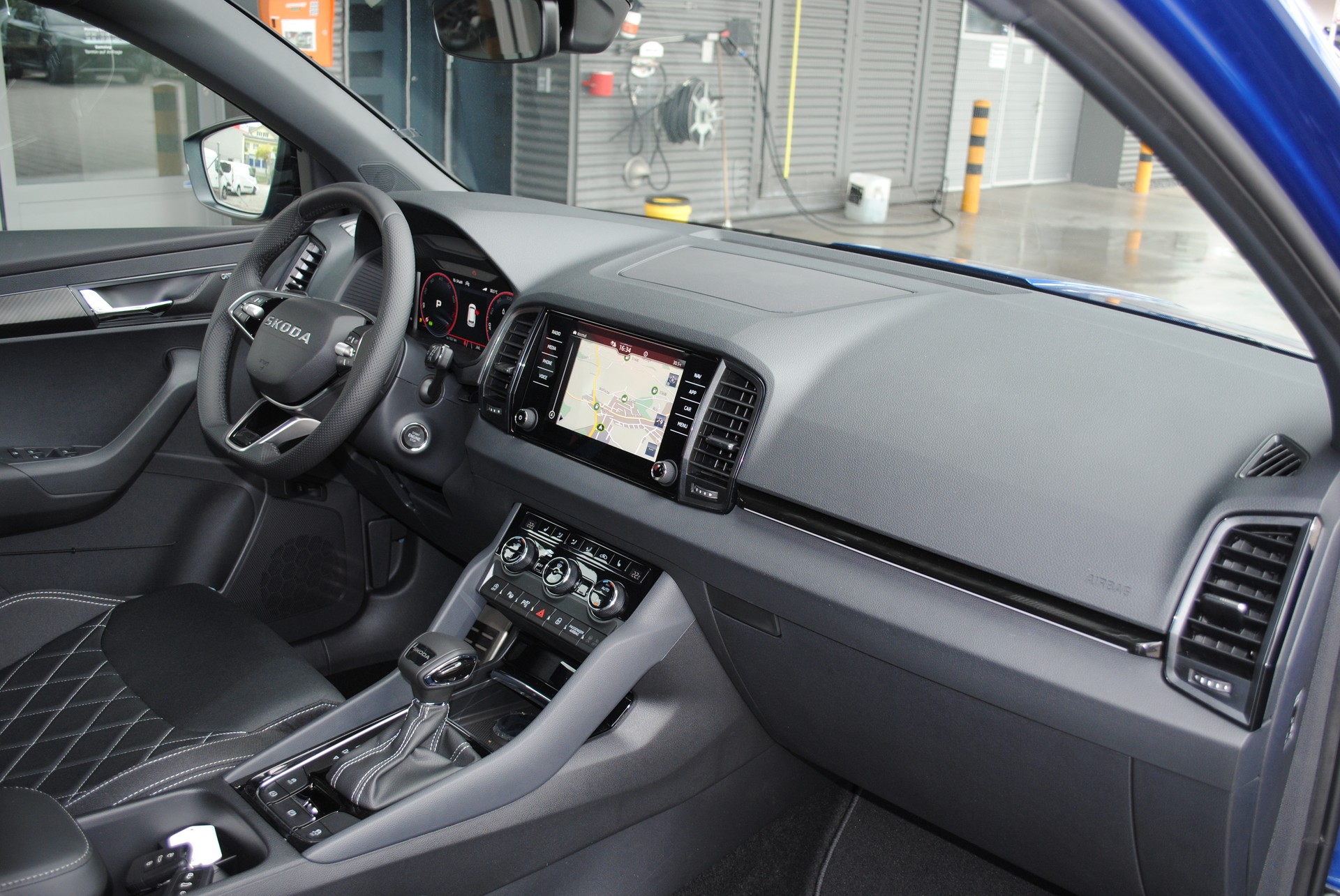 SKODA Karoq 1.5 TSI SportLine DSG-image-12