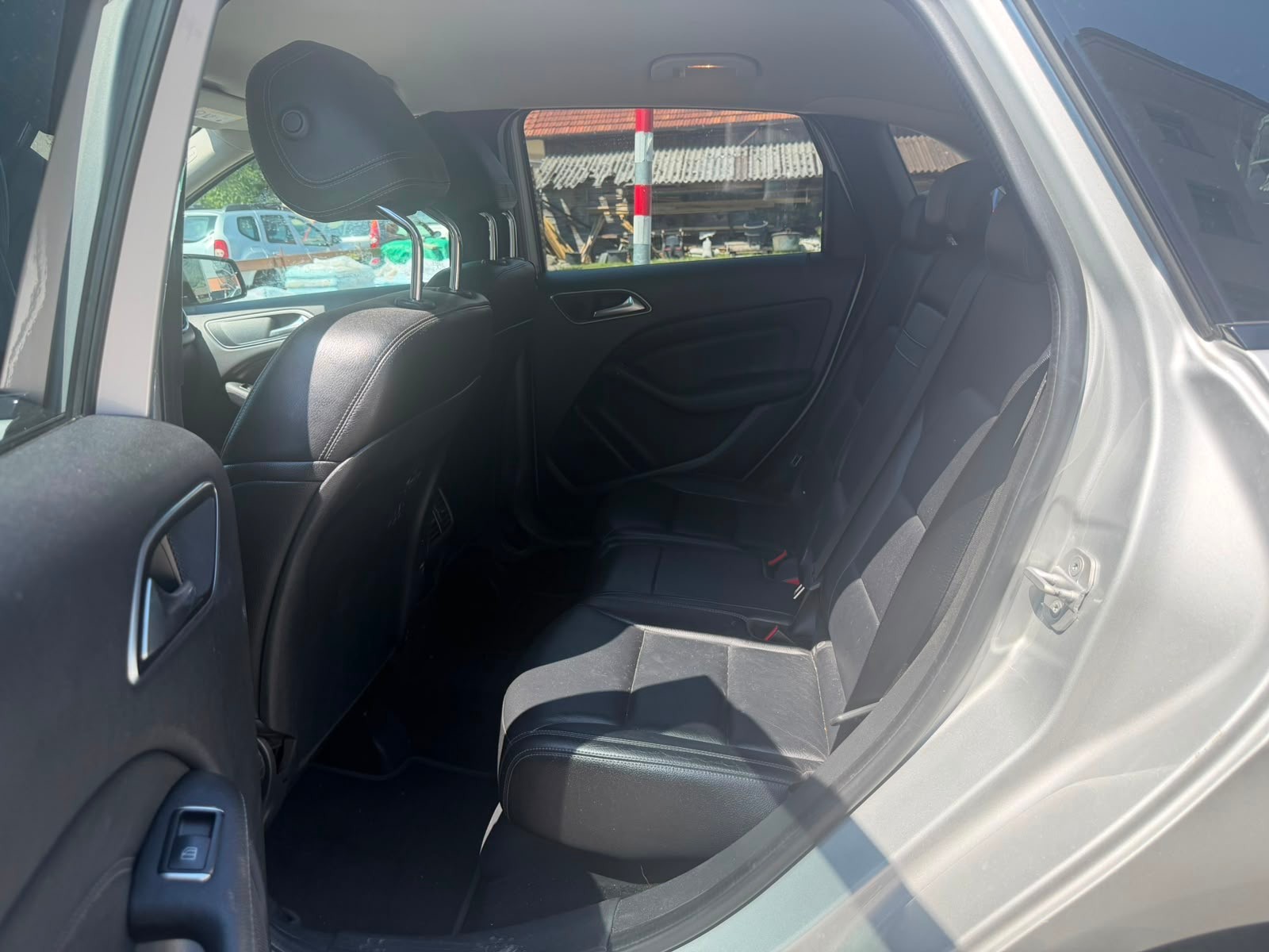 MERCEDES-BENZ B 220 CDI Swiss Star Edition Urban 4Matic 7G-DCT-image-4