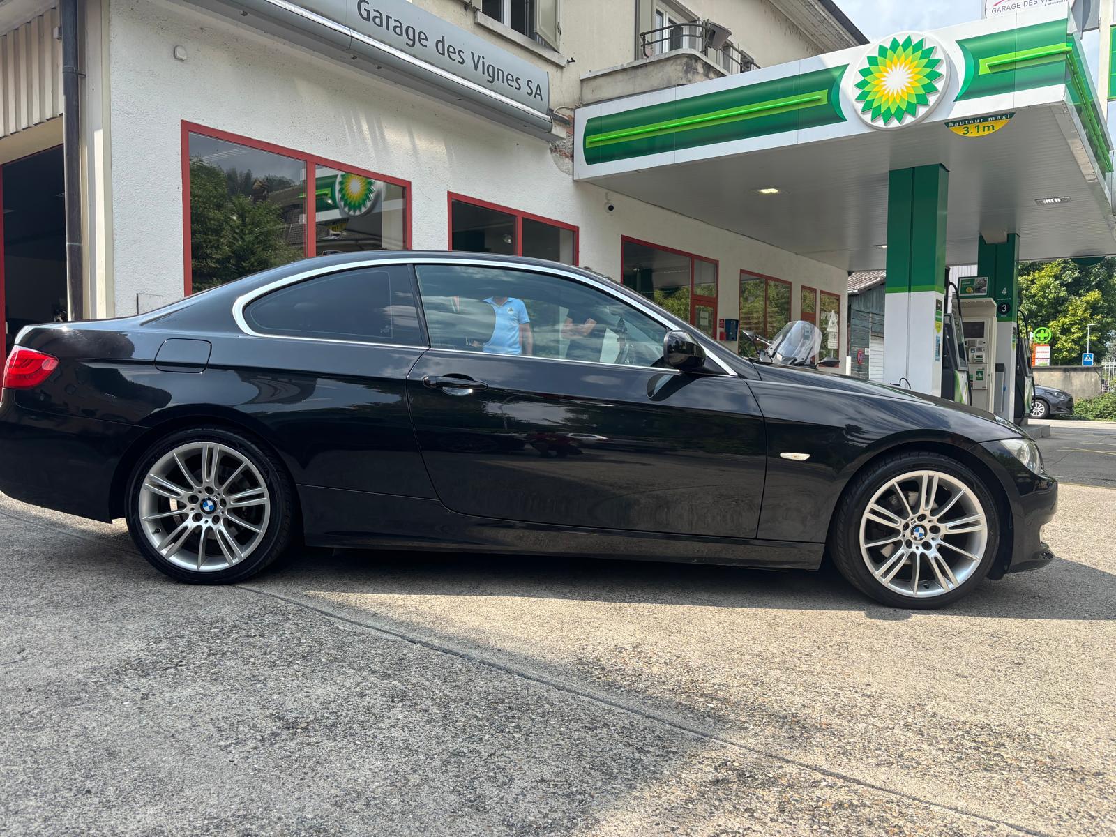 BMW 320i Coupé Steptronic-image-2