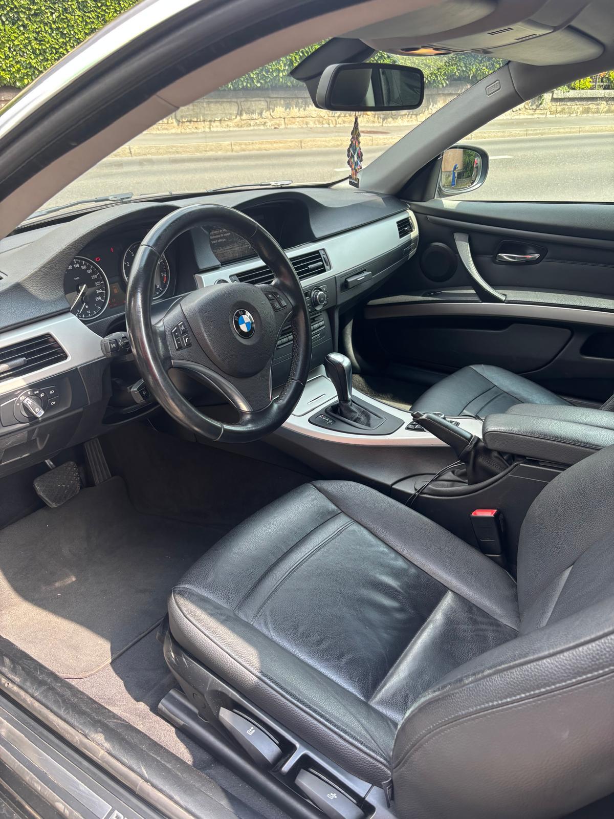 BMW 320i Coupé Steptronic-image-5