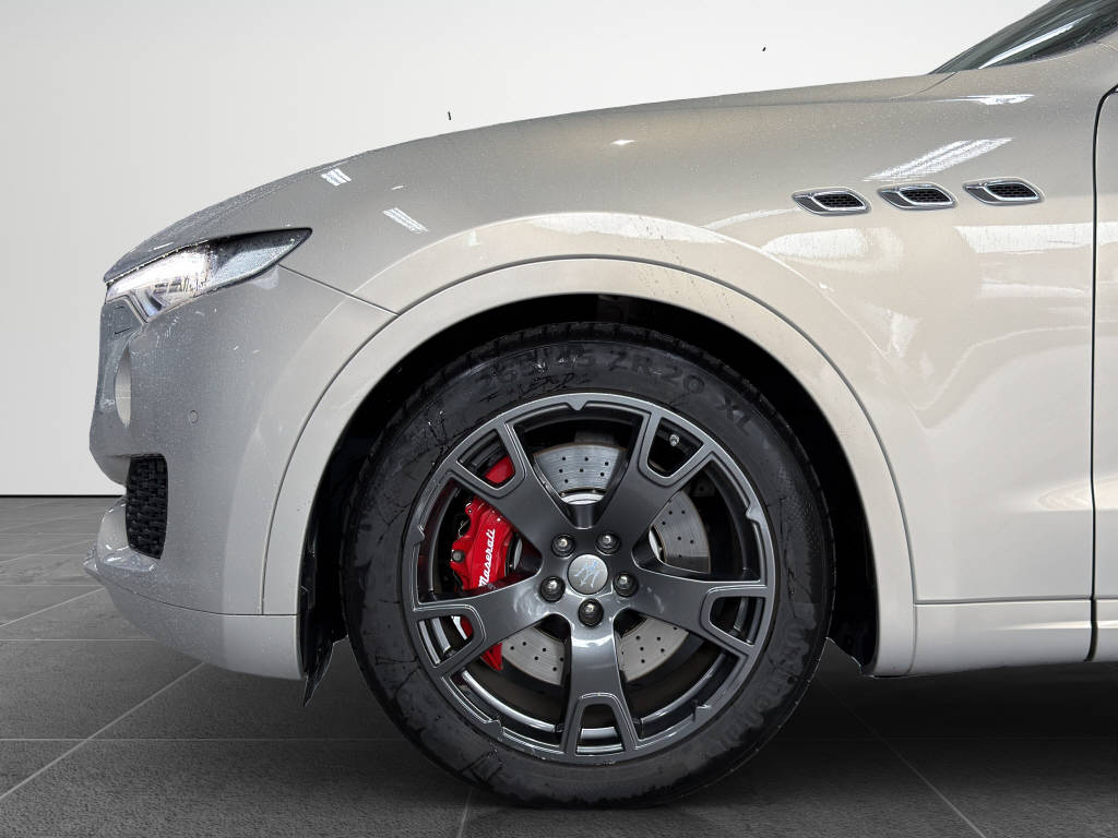 MASERATI LEVANTE S-image-15