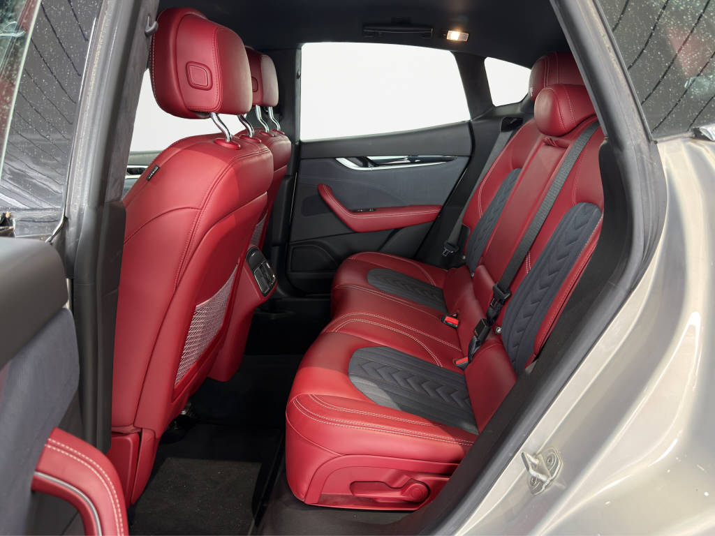MASERATI LEVANTE S-image-13