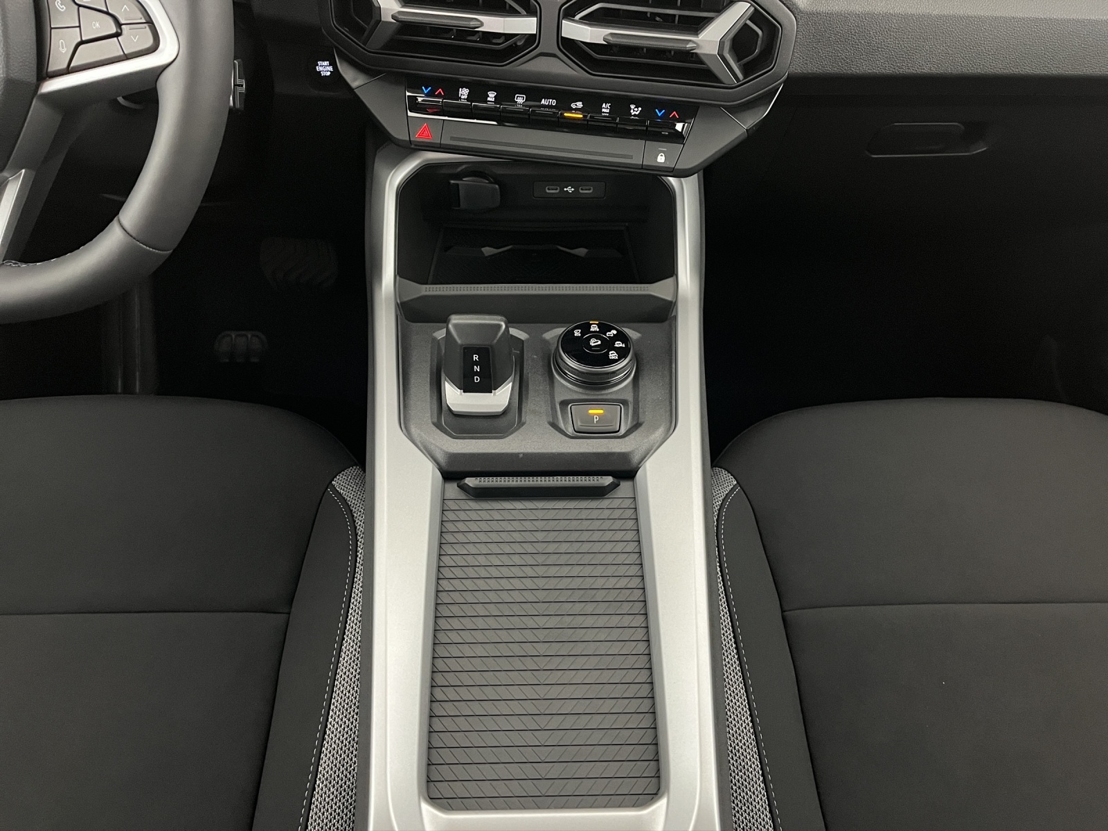 DACIA Bigster 1.2 Hybrid Journey 4WD-image-13