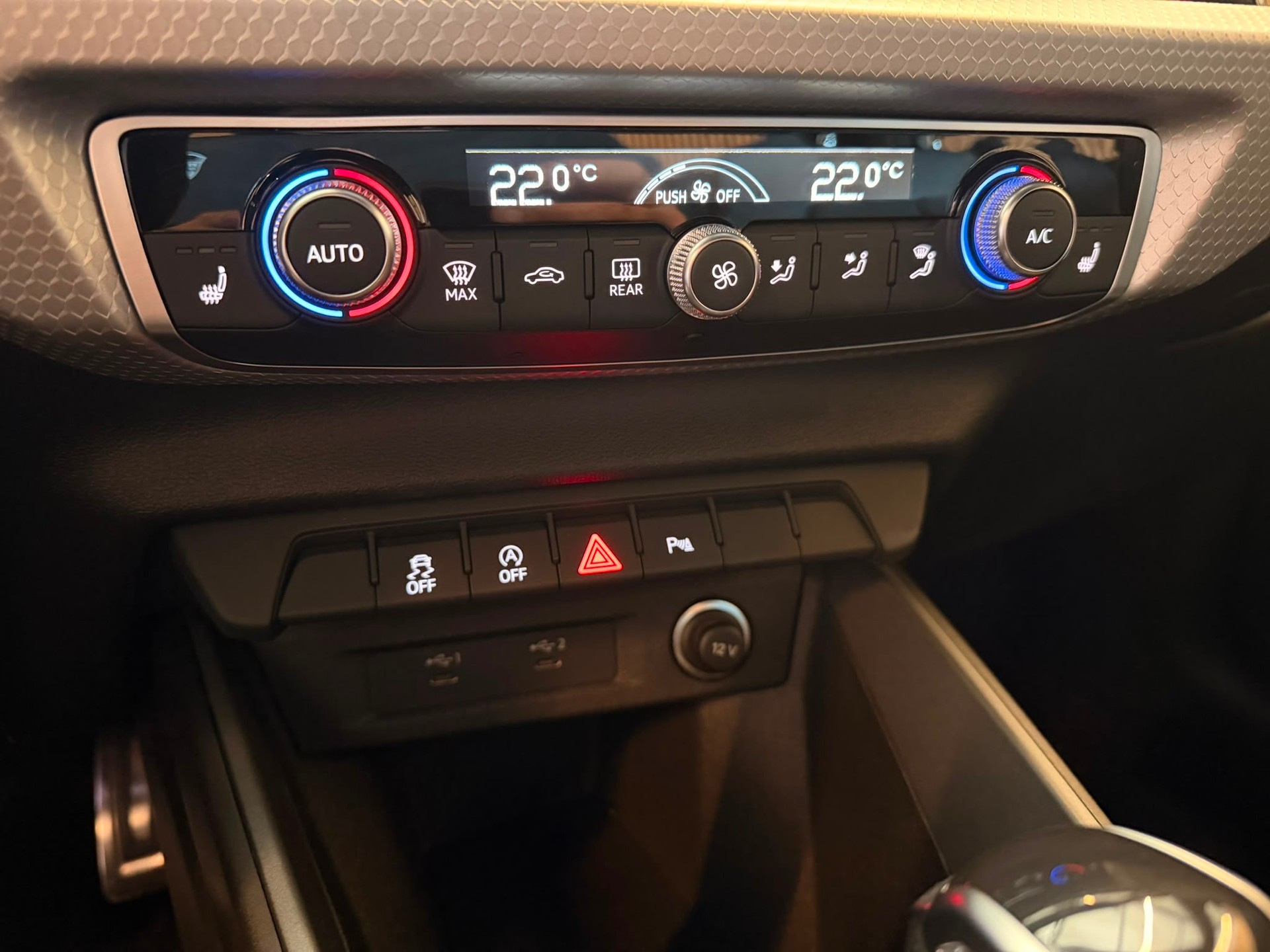 AUDI A1 Sportback 1.0 30 TFSI Attraction S-Tronic-image-15