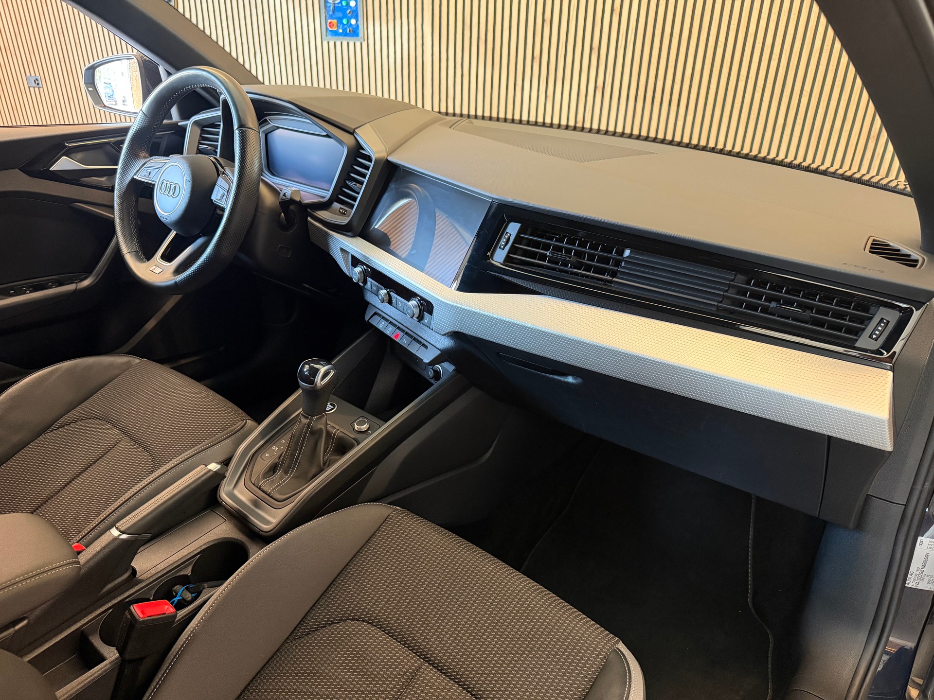 AUDI A1 Sportback 1.0 30 TFSI Attraction S-Tronic-image-12