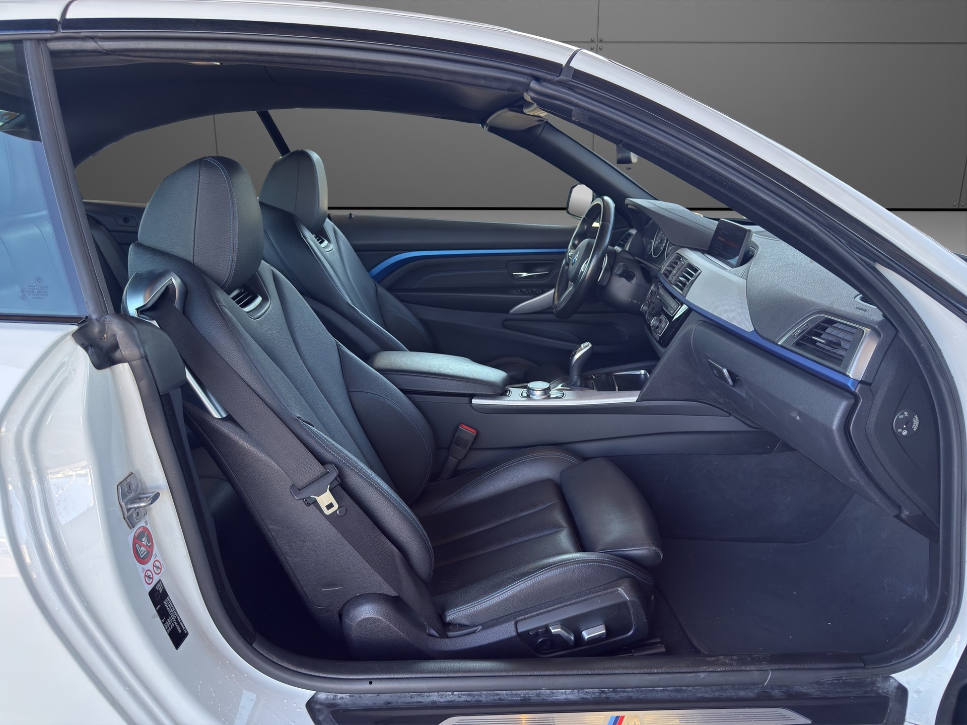 BMW 430i Cabriolet xDrive M Sport Steptronic-image-11