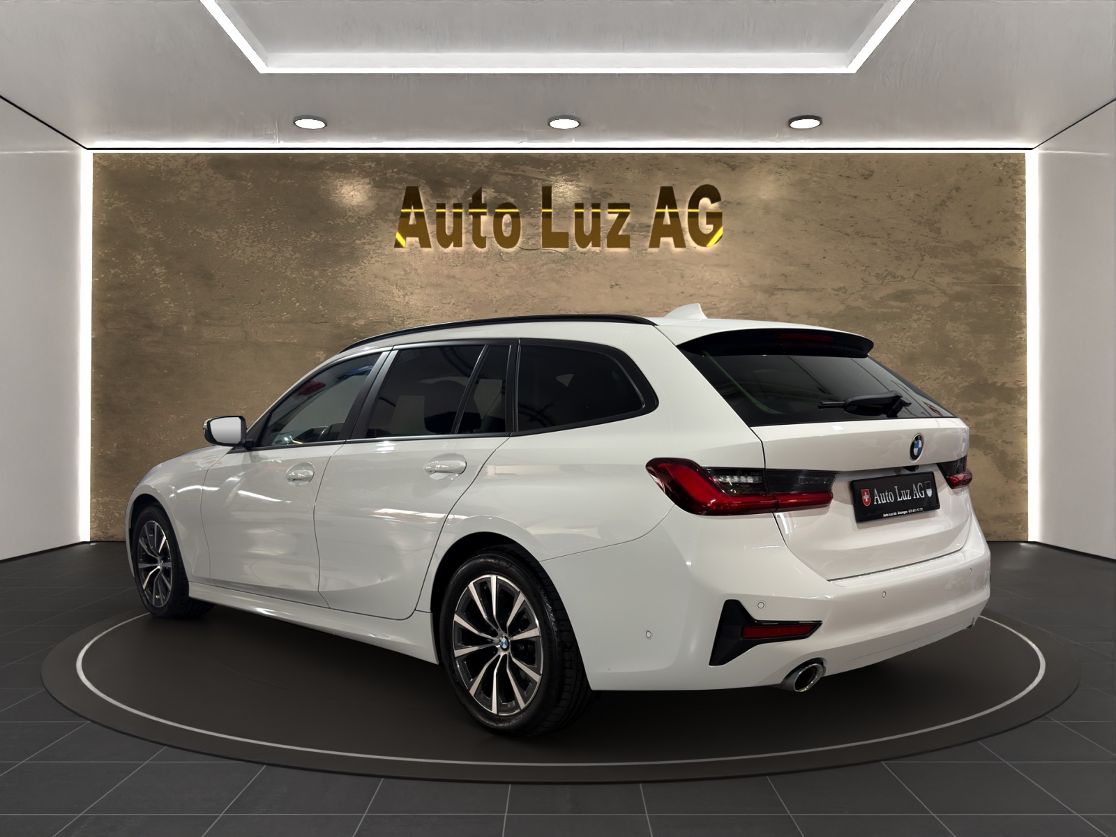 BMW 320d xDrive 48V Touring Steptronic-image-4