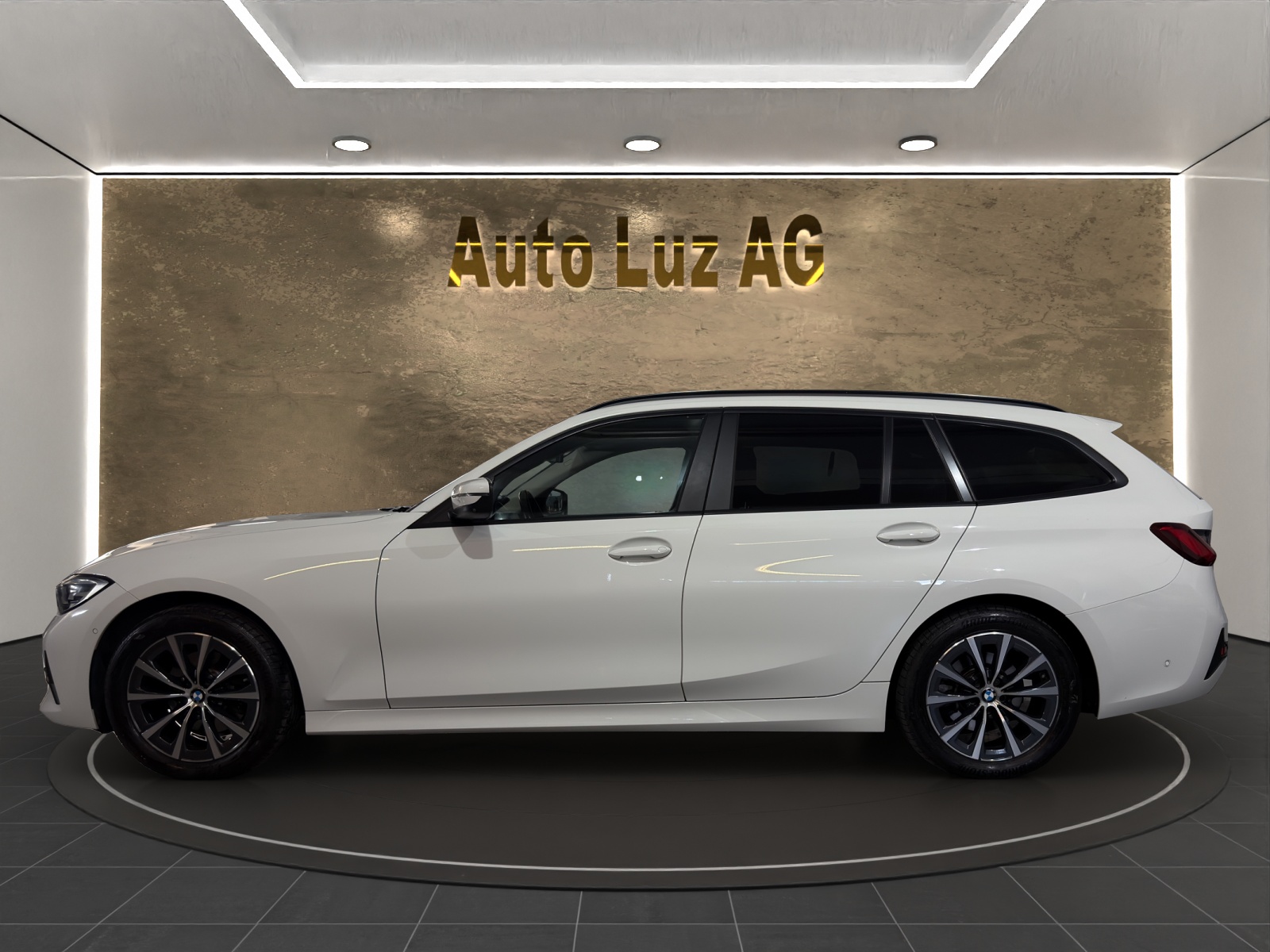 BMW 320d xDrive 48V Touring Steptronic-image-5