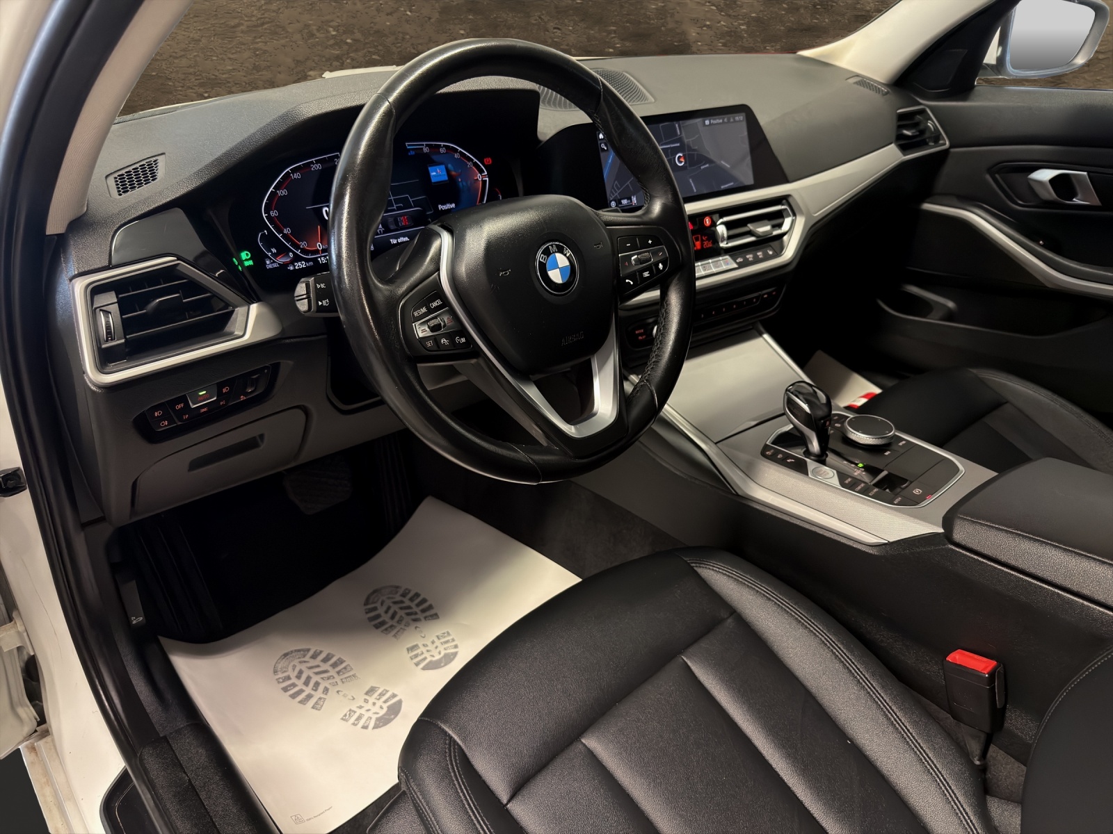 BMW 320d xDrive 48V Touring Steptronic-image-7