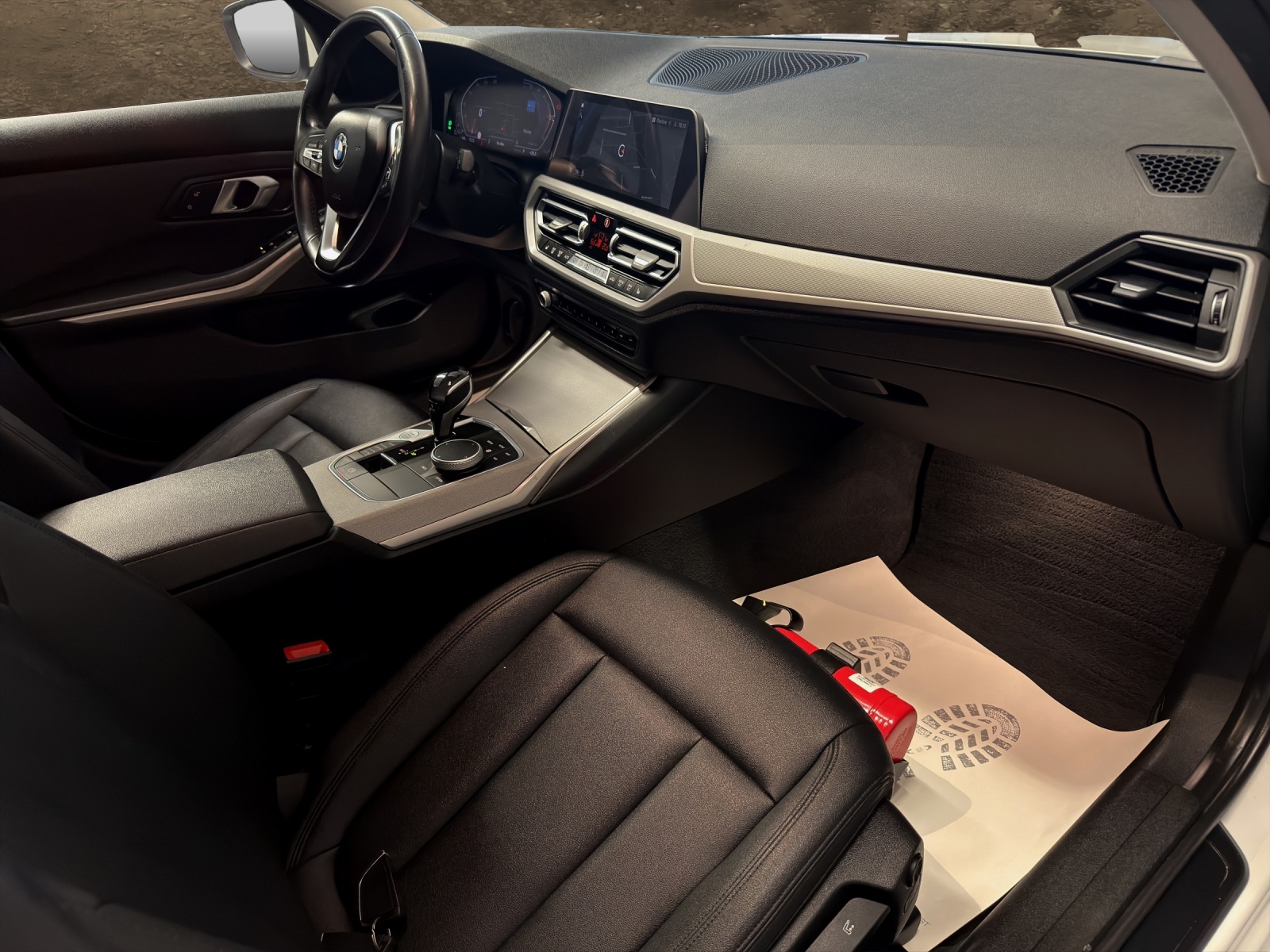 BMW 320d xDrive 48V Touring Steptronic-image-12