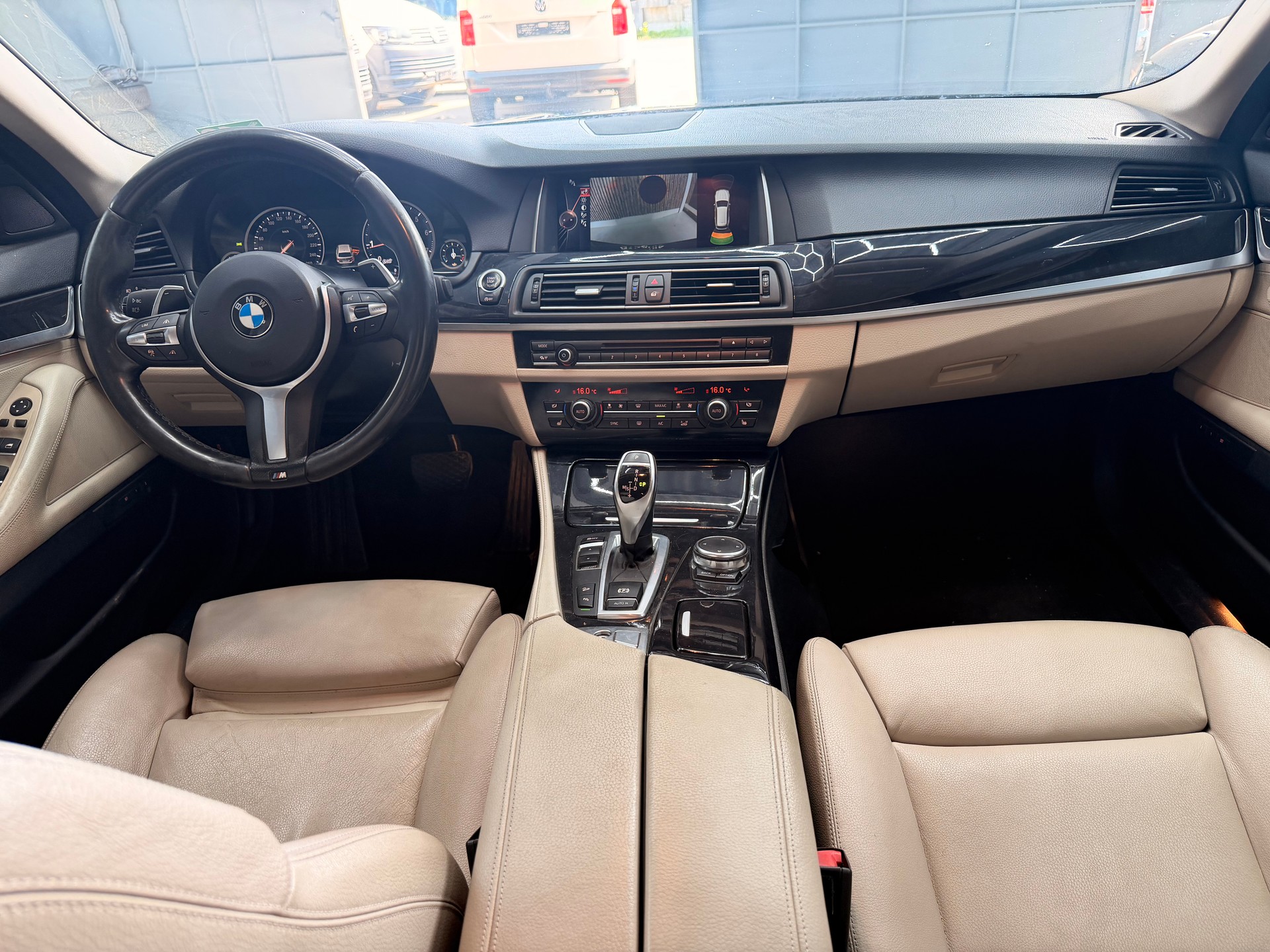 BMW 528i Touring xDrive Luxury Line Steptronic-image-6