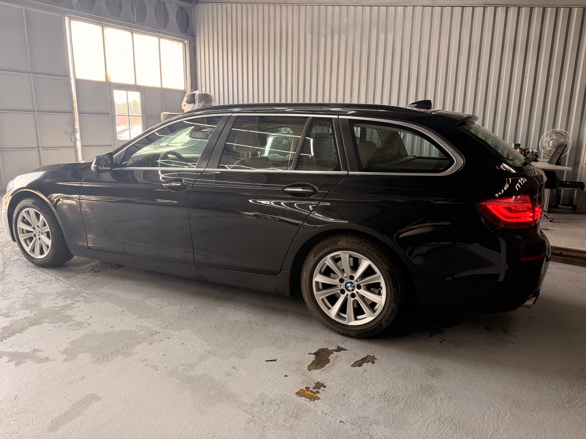 BMW 528i Touring xDrive Luxury Line Steptronic-image-4