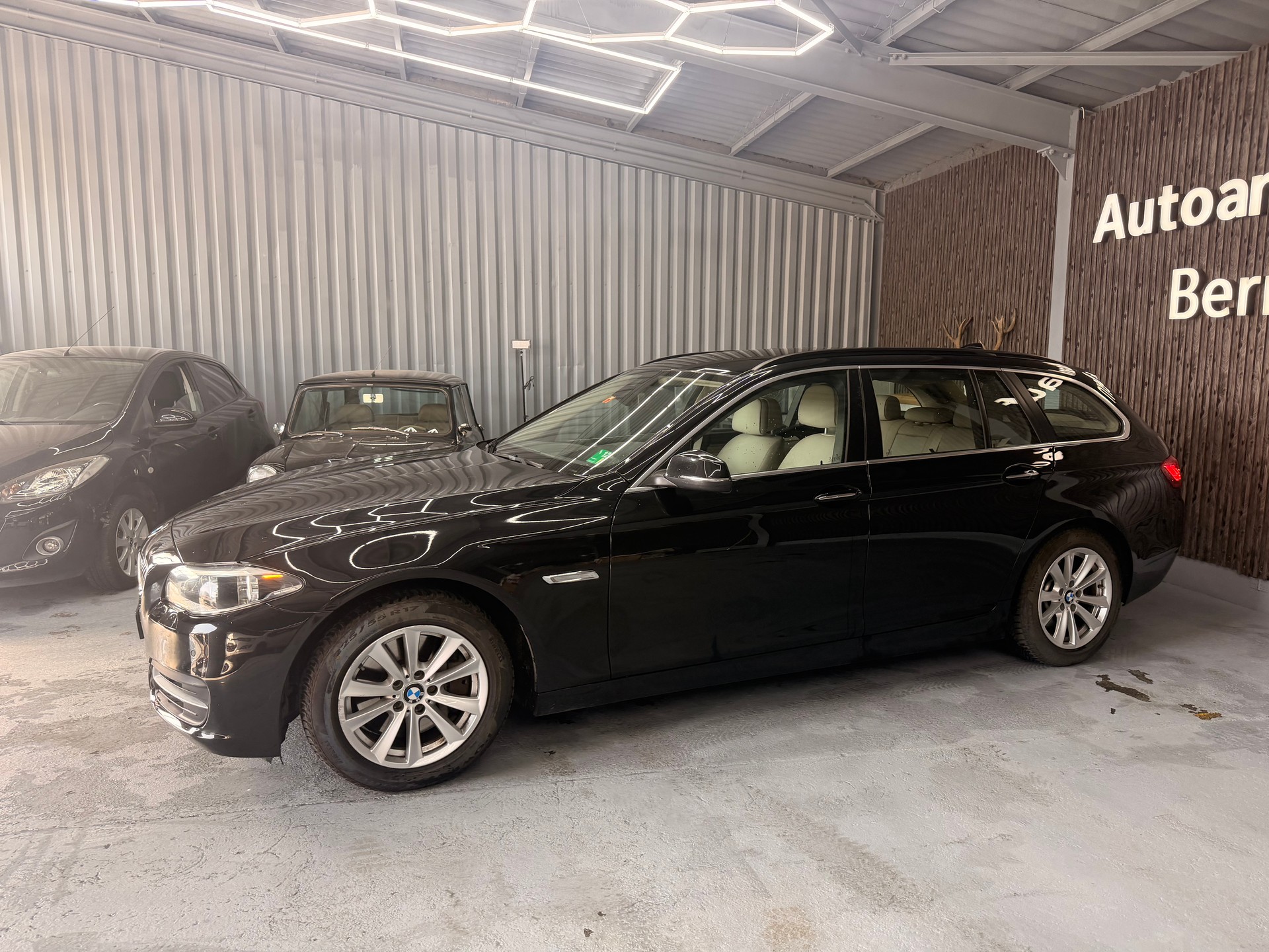 BMW 528i Touring xDrive Luxury Line Steptronic-image-3