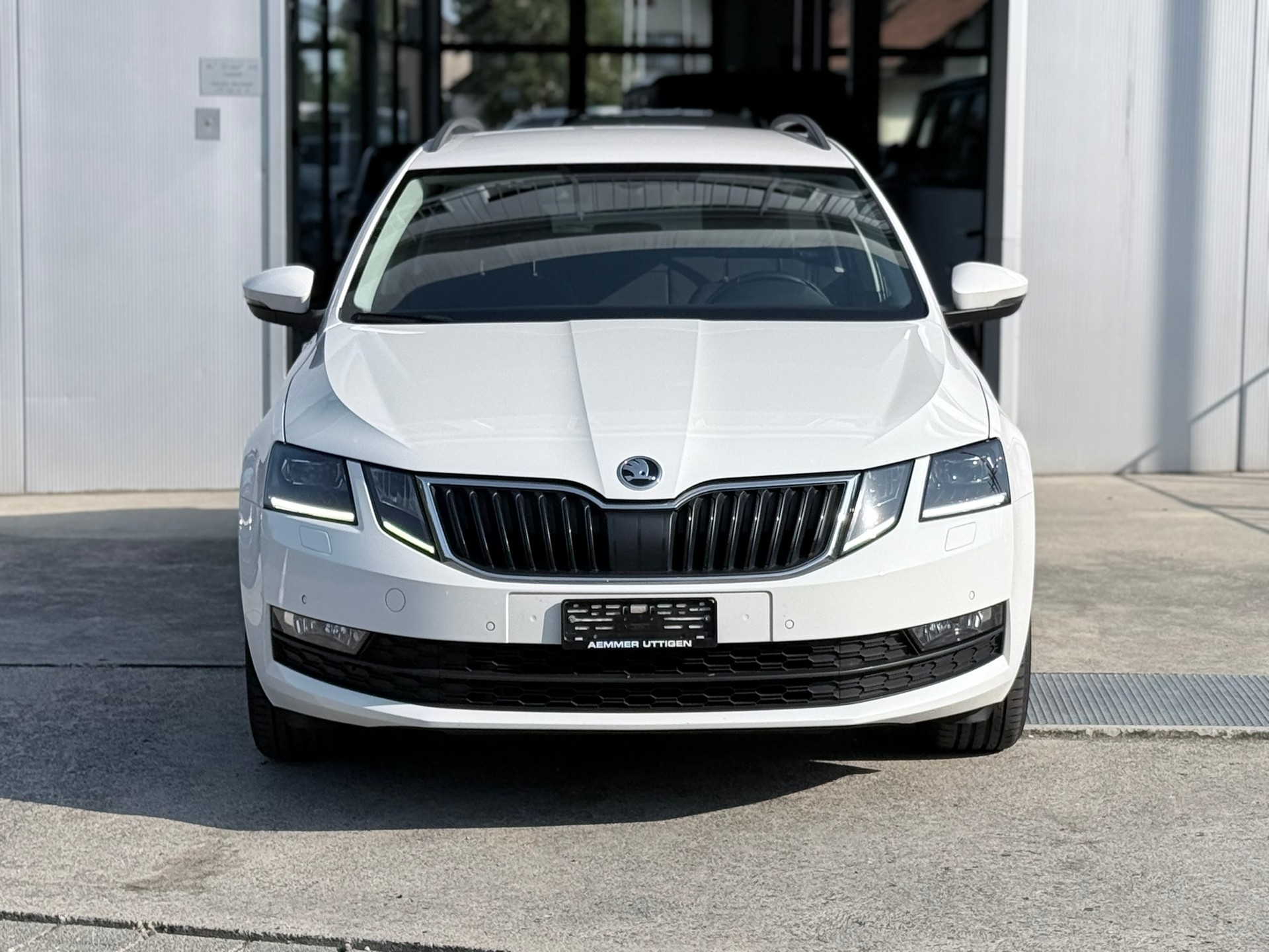 SKODA Octavia Combi 2.0 TDI Ambition DSG-image-1