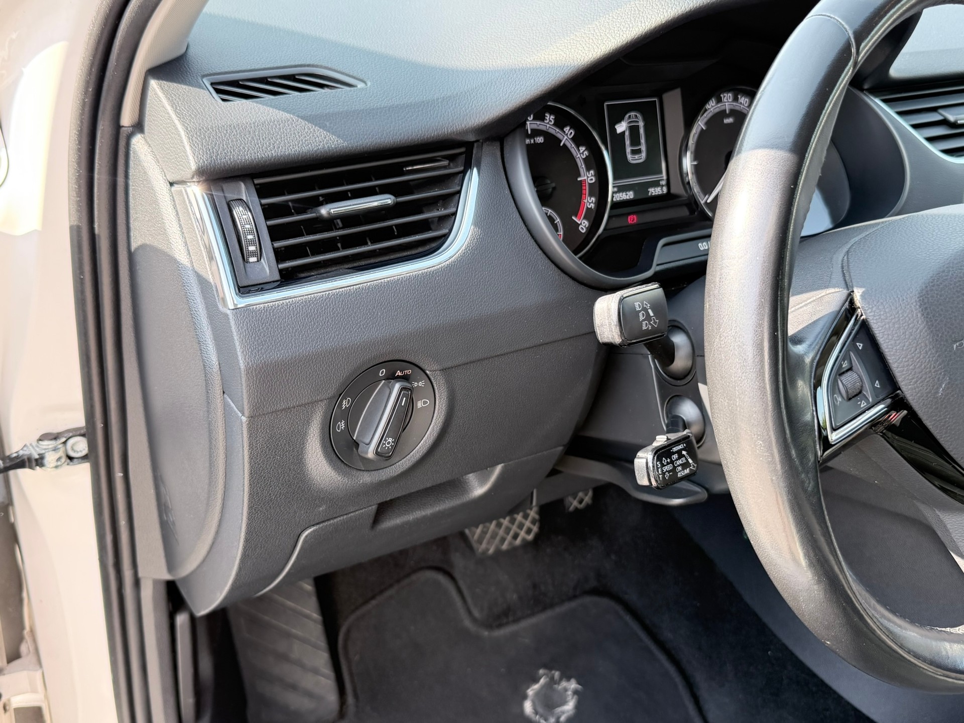 SKODA Octavia Combi 2.0 TDI Ambition DSG-image-20
