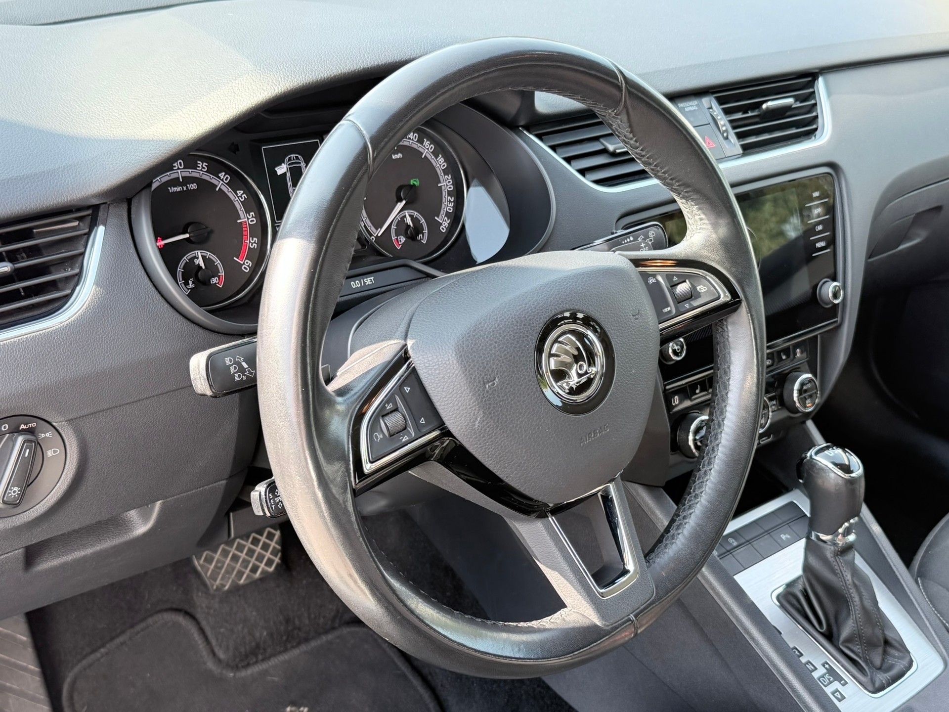 SKODA Octavia Combi 2.0 TDI Ambition DSG-image-18