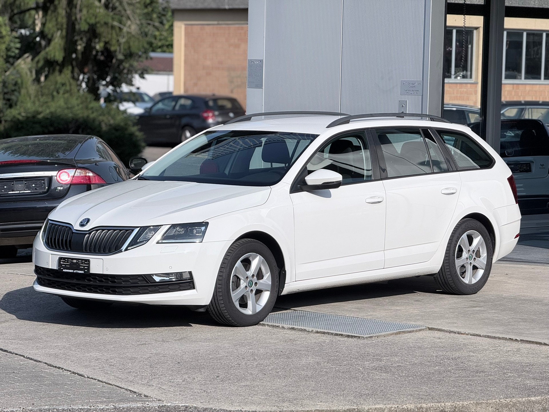 SKODA Octavia Combi 2.0 TDI Ambition DSG-image-0