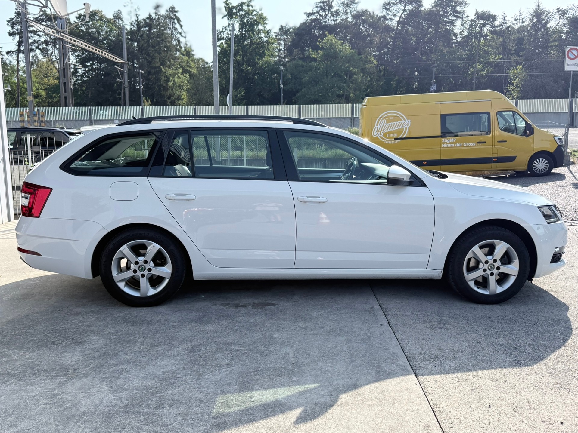 SKODA Octavia Combi 2.0 TDI Ambition DSG-image-3