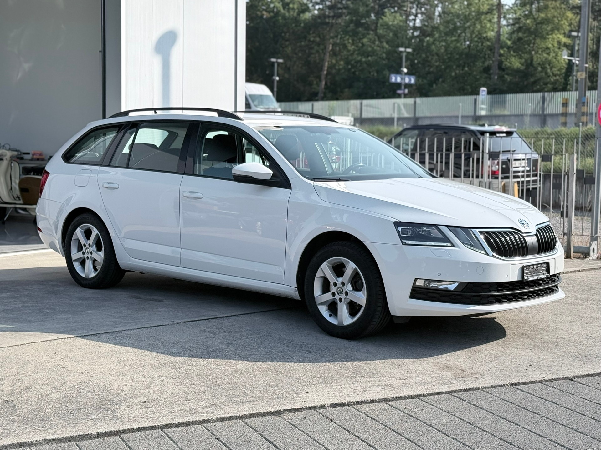 SKODA Octavia Combi 2.0 TDI Ambition DSG-image-2