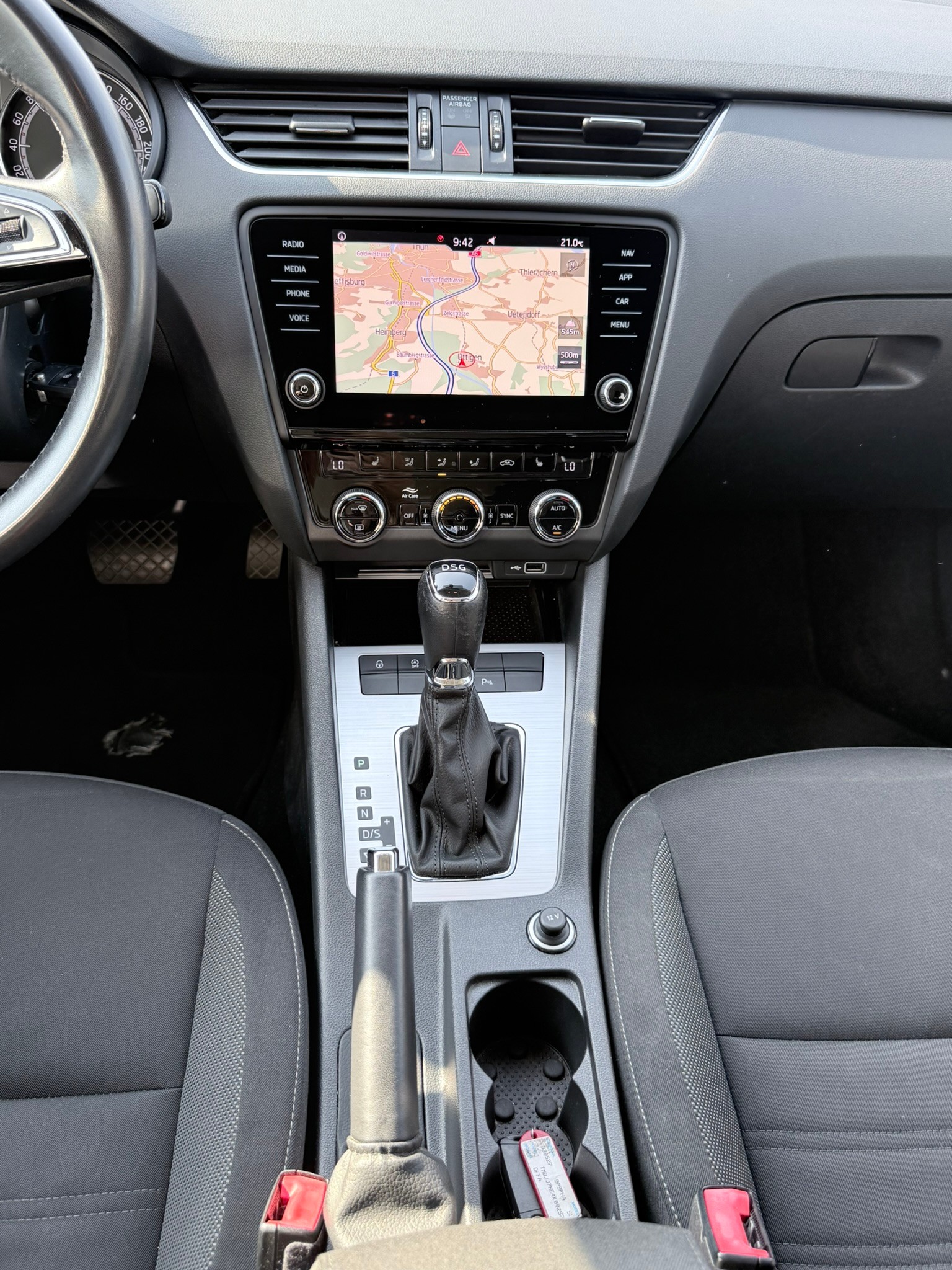 SKODA Octavia Combi 2.0 TDI Ambition DSG-image-24