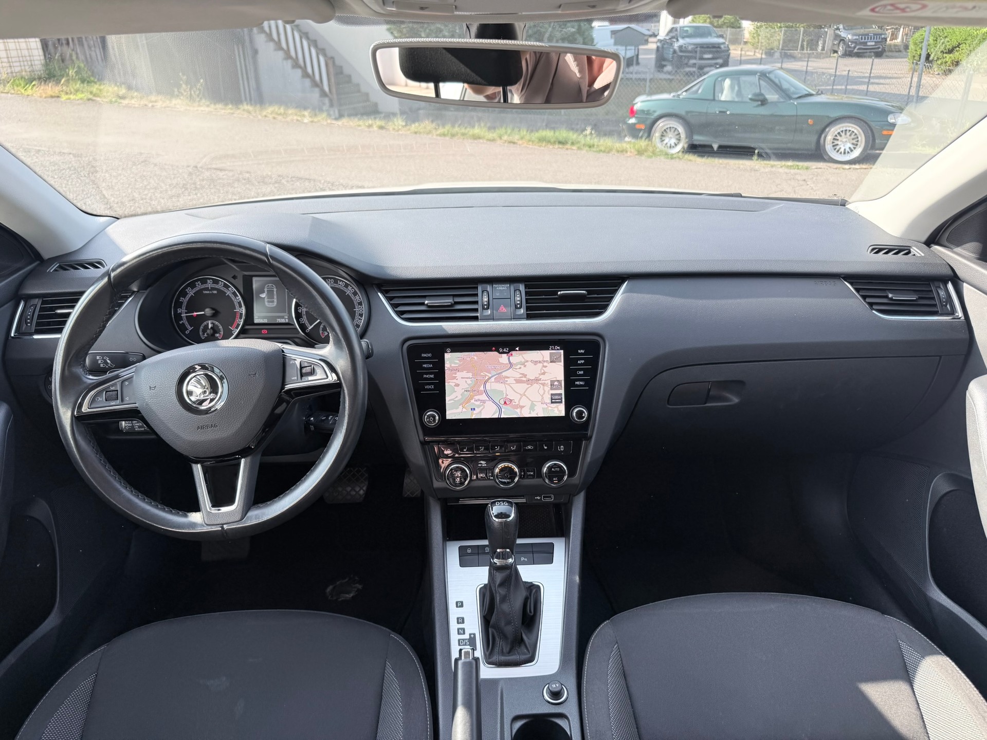 SKODA Octavia Combi 2.0 TDI Ambition DSG-image-22