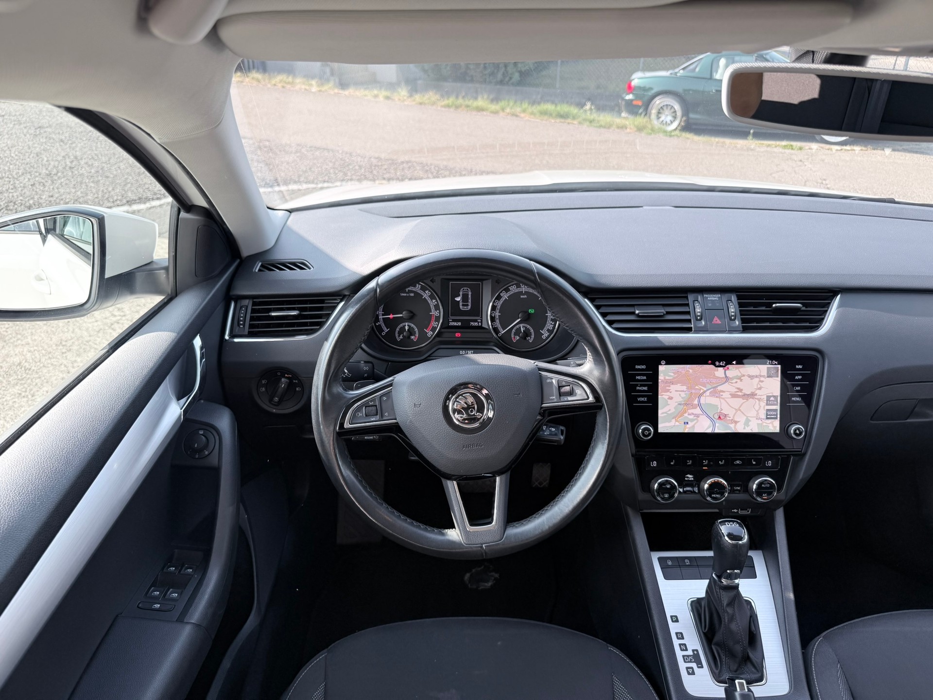 SKODA Octavia Combi 2.0 TDI Ambition DSG-image-21
