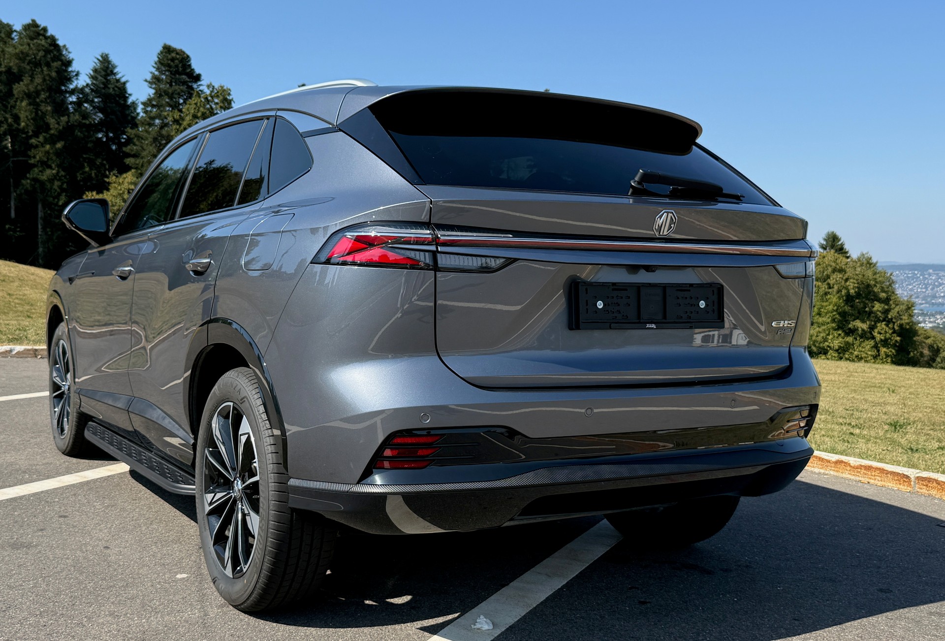 MG 1.5 PHEV Luxury-image-2