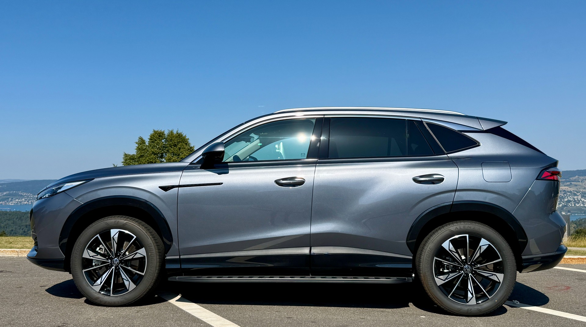 MG 1.5 PHEV Luxury-image-1