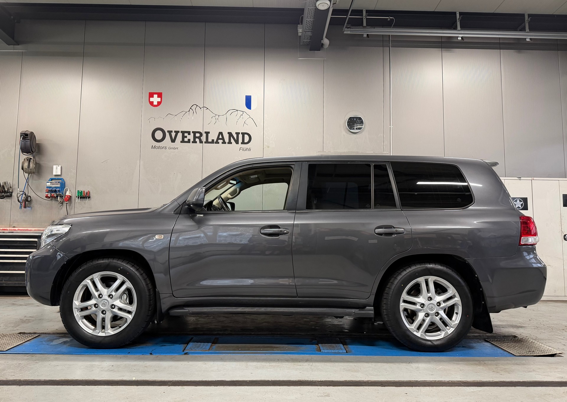 TOYOTA Land Cruiser V8 4.5 D-4D Linea Luna-showroom-element-1