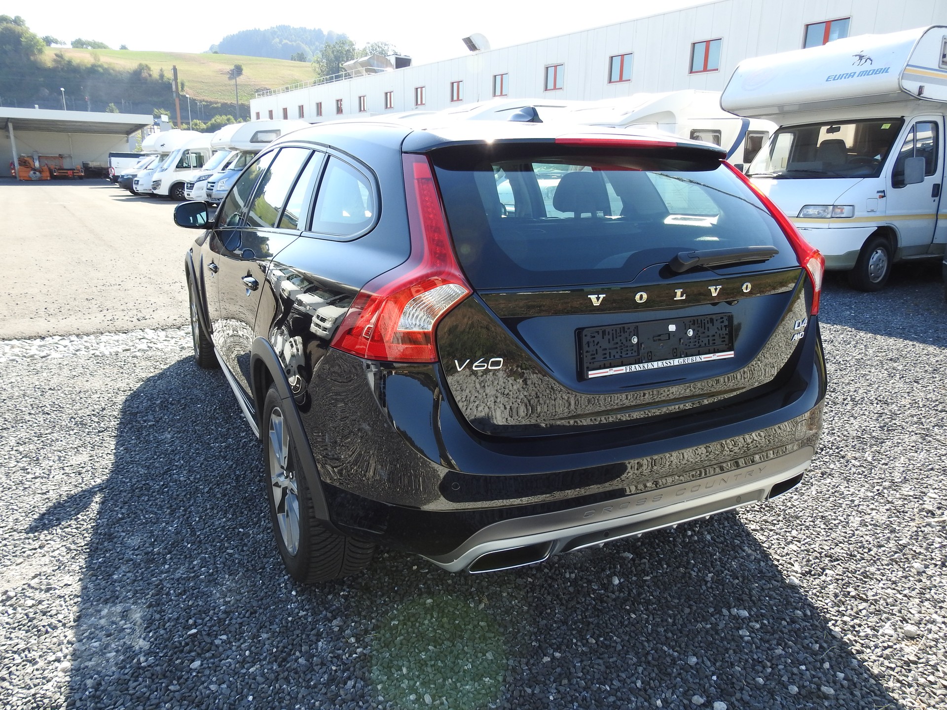 VOLVO V60 Cross Country D4 AWD Momentum Geartronic-showroom-element-3
