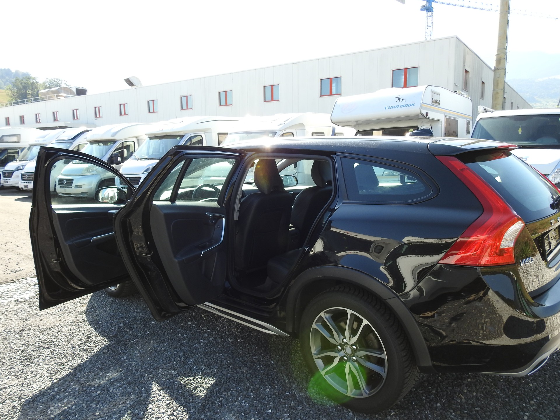 VOLVO V60 Cross Country D4 AWD Momentum Geartronic-image-15