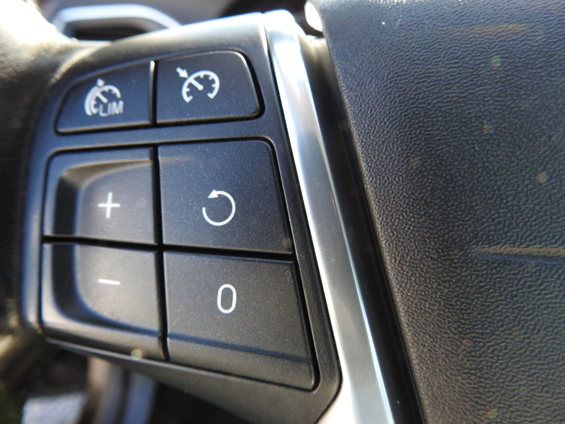 VOLVO V60 Cross Country D4 AWD Momentum Geartronic-image-25
