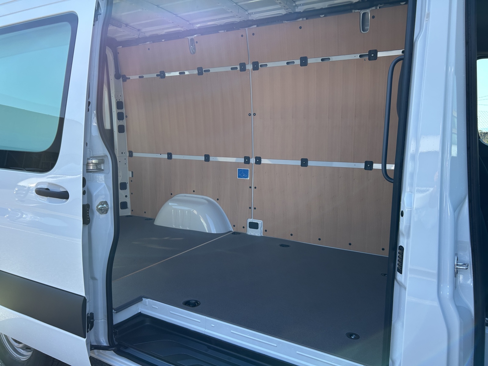 MERCEDES-BENZ Sprinter 317 CDI Standard 9G-TRONIC-image-10