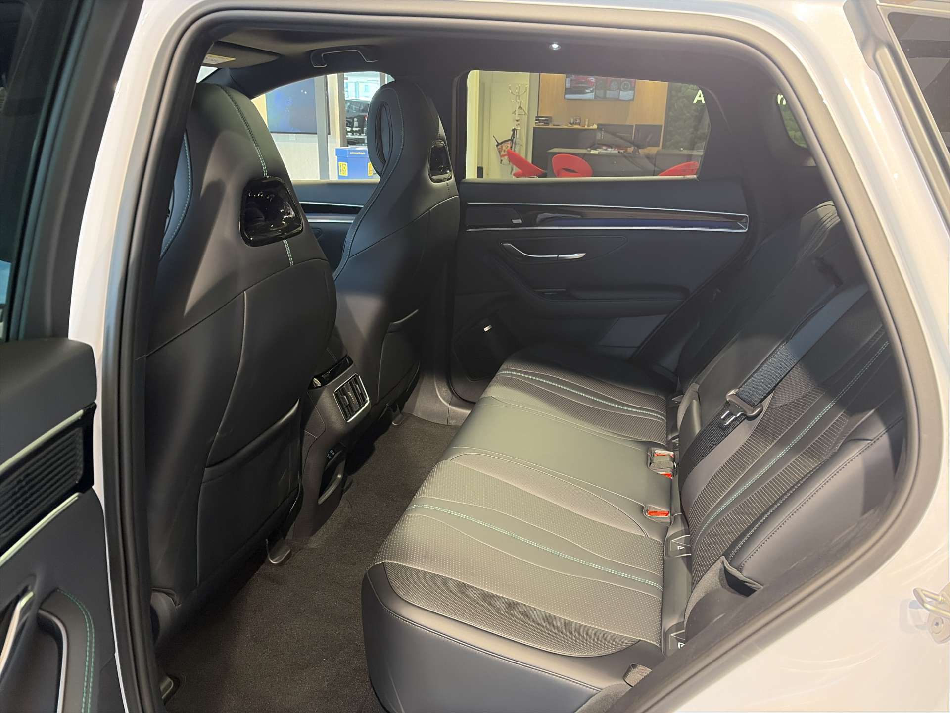 BYD Seal U DM-i PHEV Design AWD 324PS Automat-image-6
