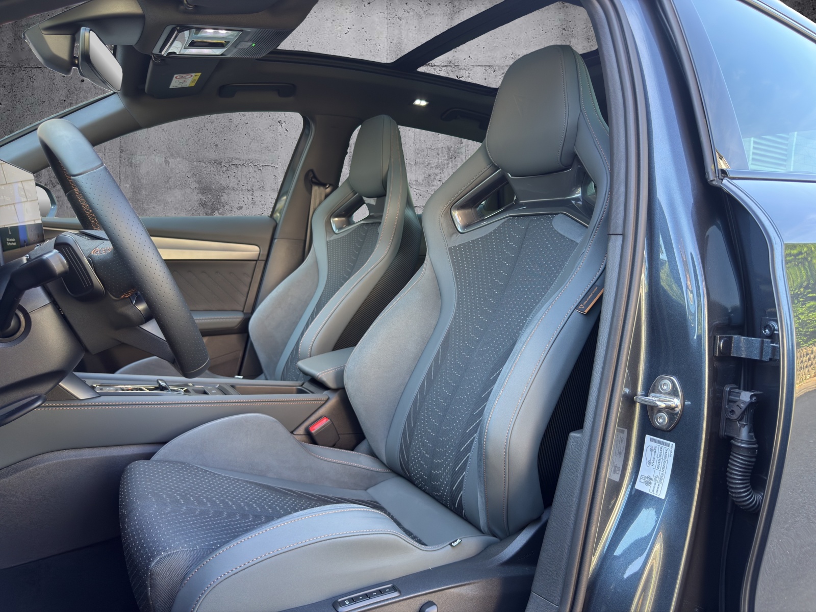 CUPRA Formentor 2.0TSI VZ 4Drive DSG *CH-Fahrzeug / Werksgarantie!*-image-5