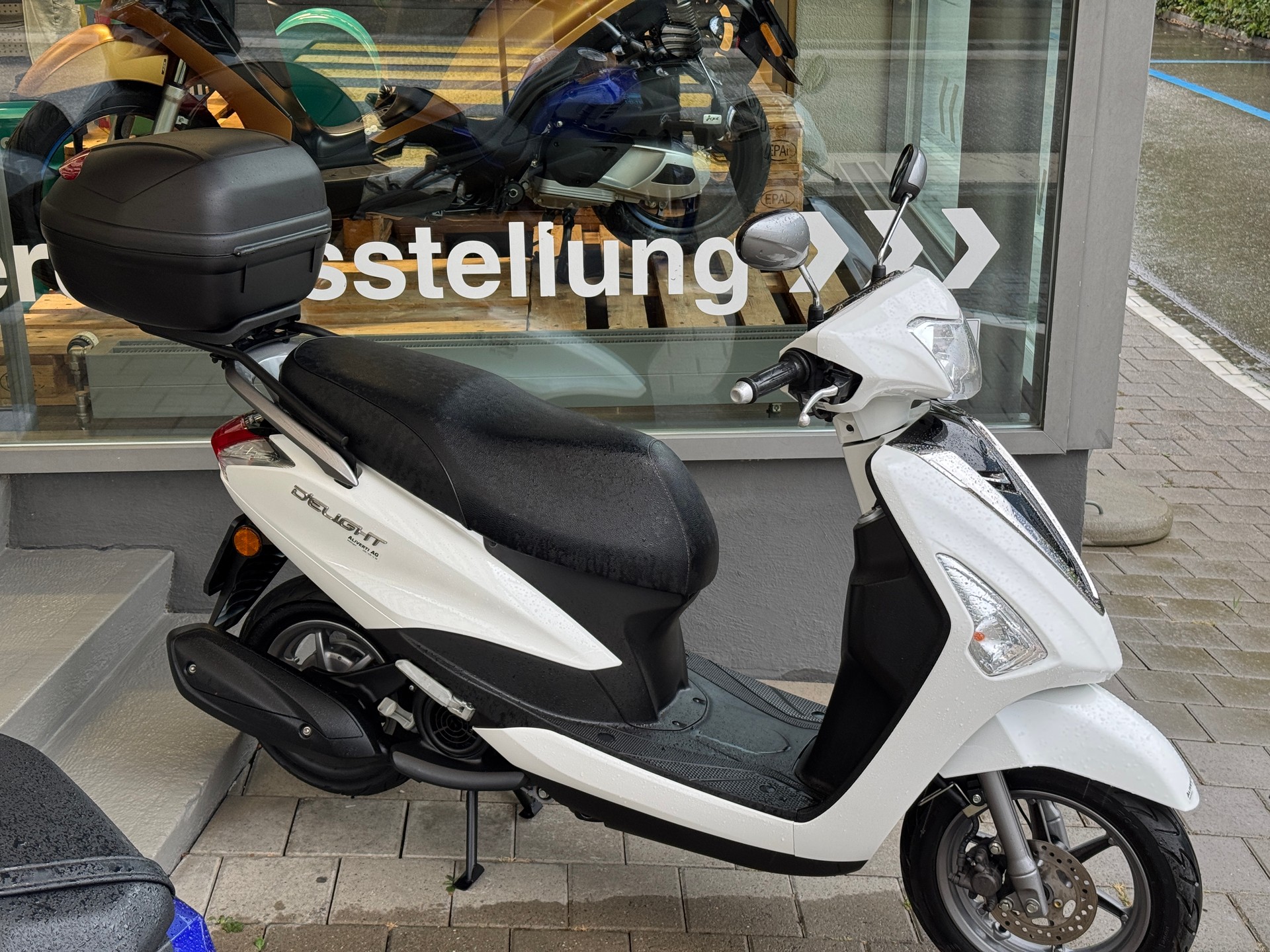 YAMAHA D'elight LTS 125 UBS-showroom-element-1