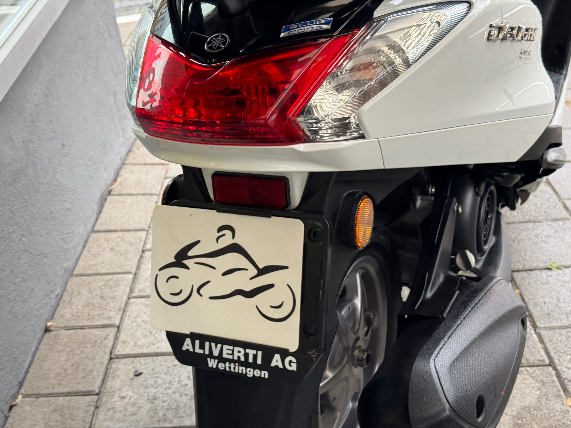 YAMAHA D'elight LTS 125 UBS-image-11