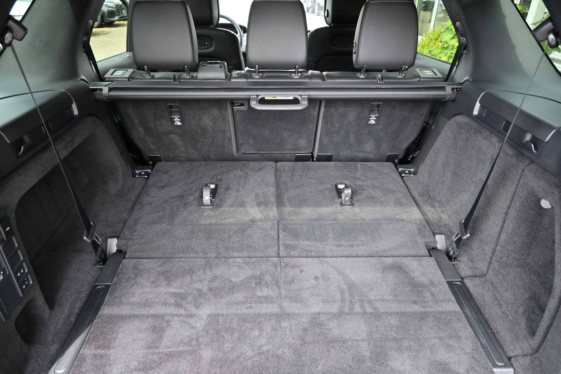 LAND ROVER Discovery 3.0D I6 P350 R-Dynamic HSE AWD Automatic 7-Plätzer + AHK 3500kg + Werksgarantie 05.2030-image-9