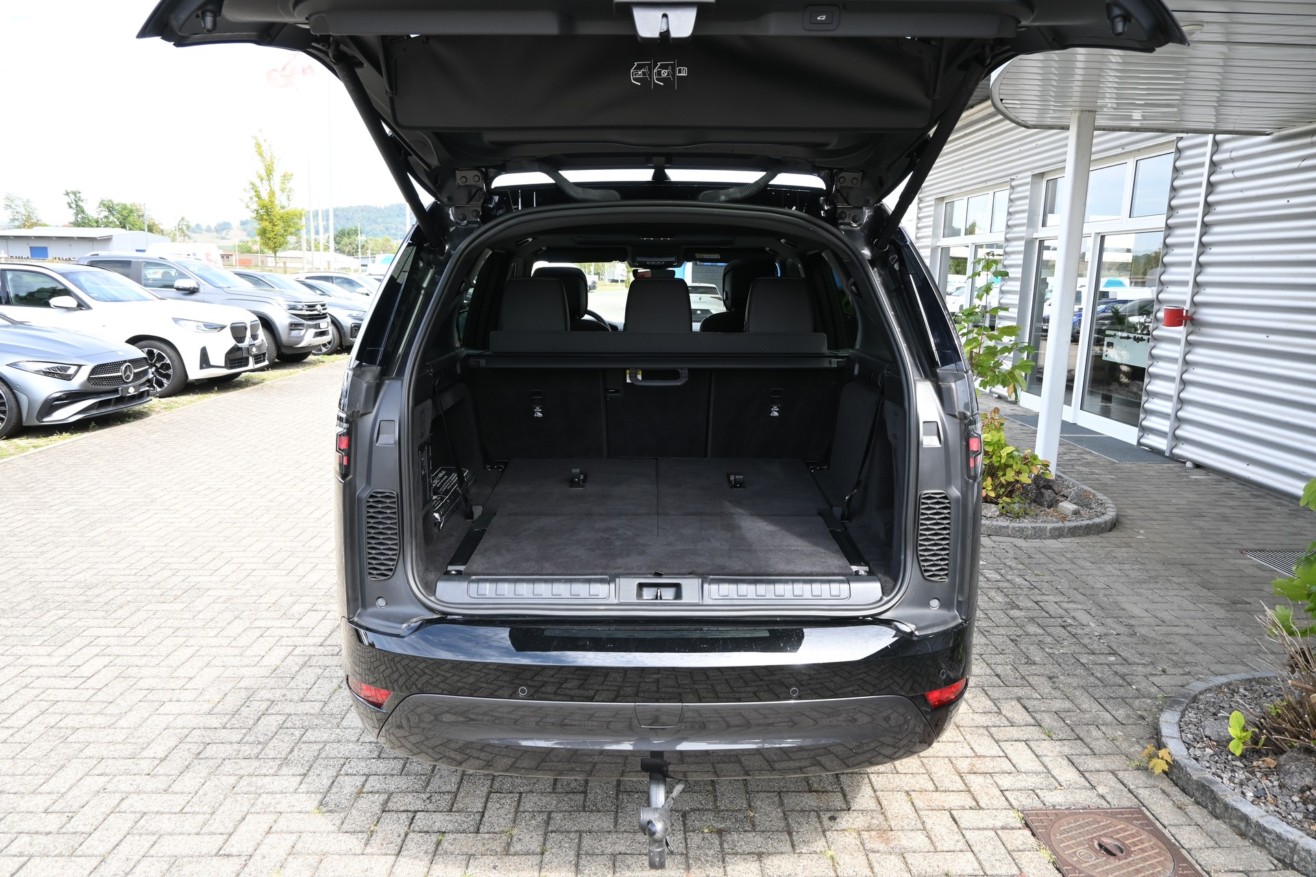 LAND ROVER Discovery 3.0D I6 P350 R-Dynamic HSE AWD Automatic 7-Plätzer + AHK 3500kg + Werksgarantie 05.2030-image-8