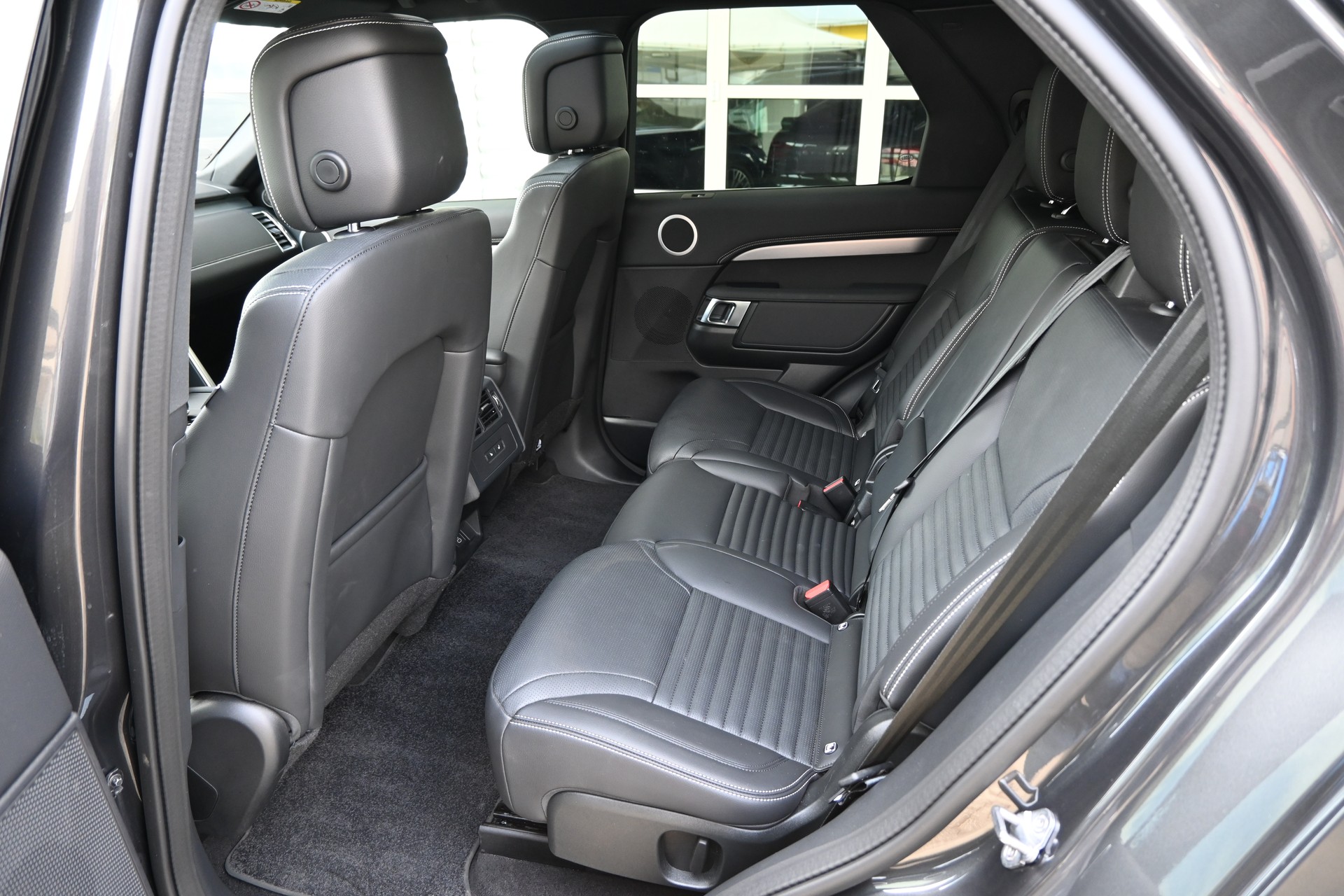 LAND ROVER Discovery 3.0D I6 P350 R-Dynamic HSE AWD Automatic 7-Plätzer + AHK 3500kg + Werksgarantie 05.2030-image-14