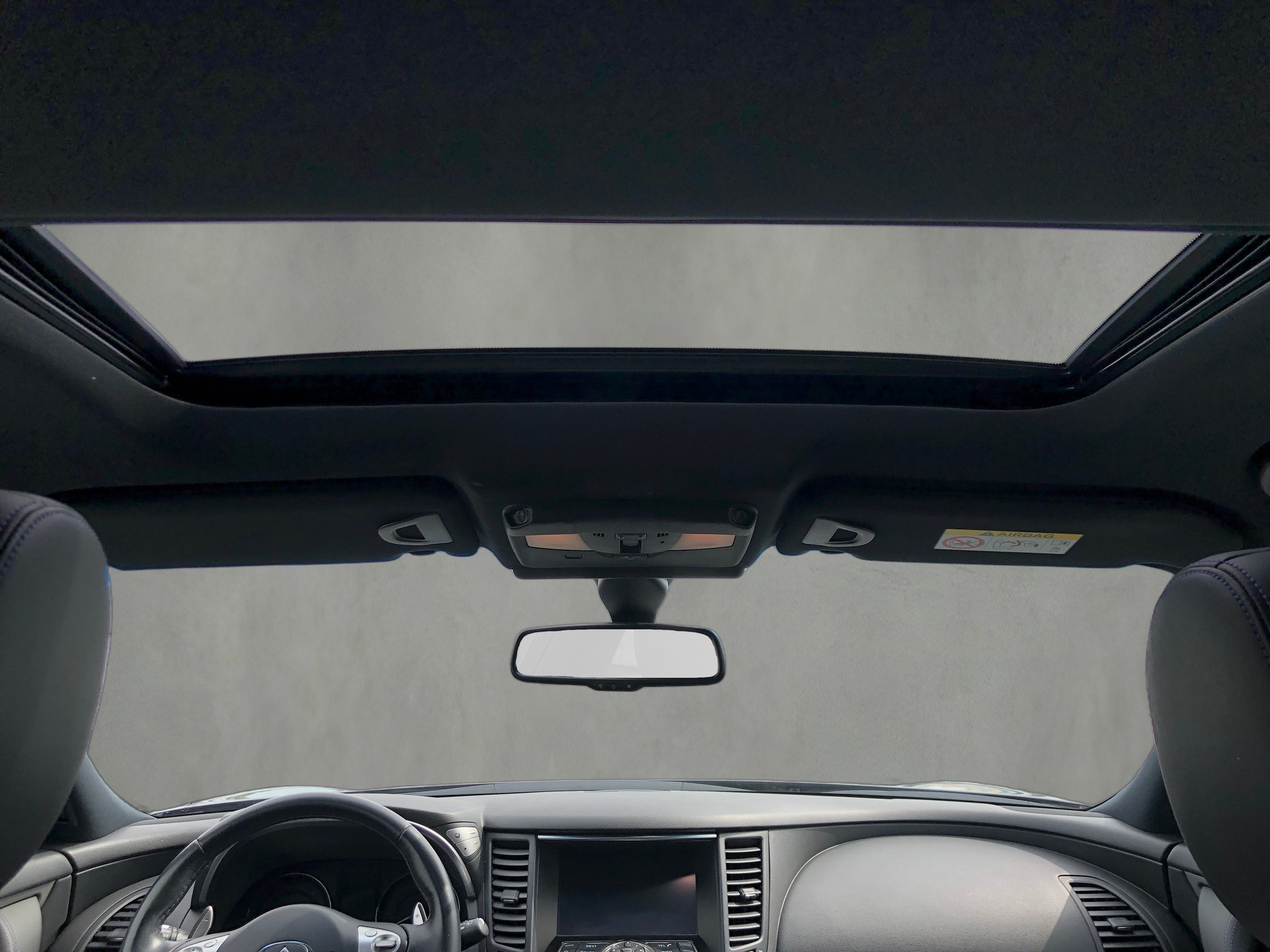 INFINITI QX70 3.7 Ultimate AWD Automatic-image-6