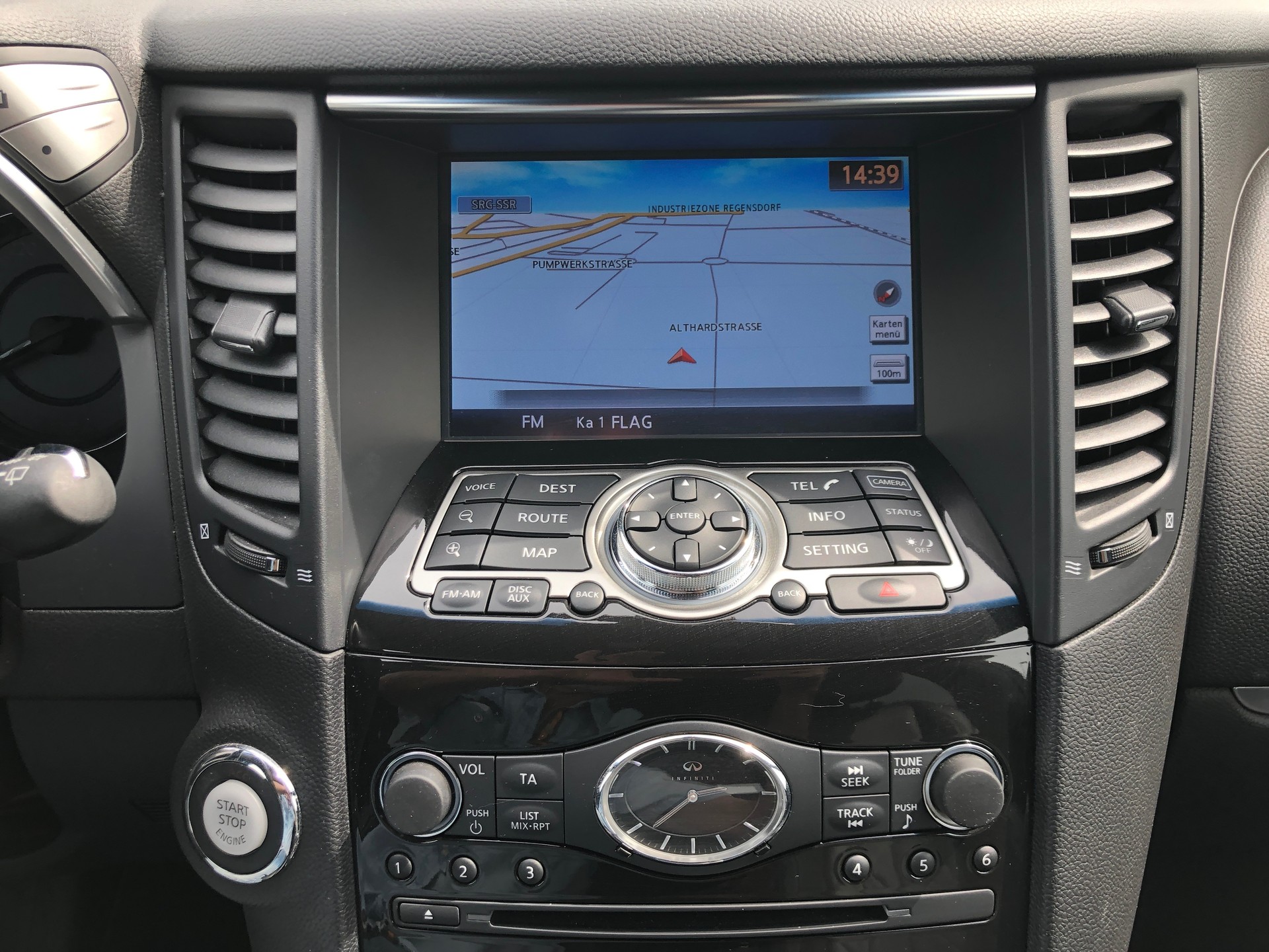 INFINITI QX70 3.7 Ultimate AWD Automatic-image-8