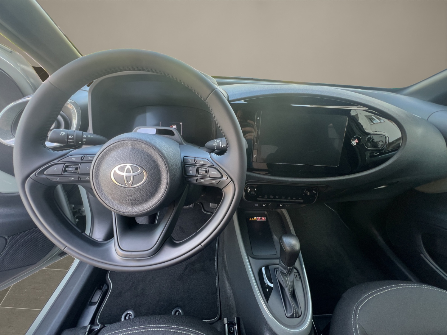 TOYOTA Aygo X 1.5 VVT-i HSD Trend-image-9