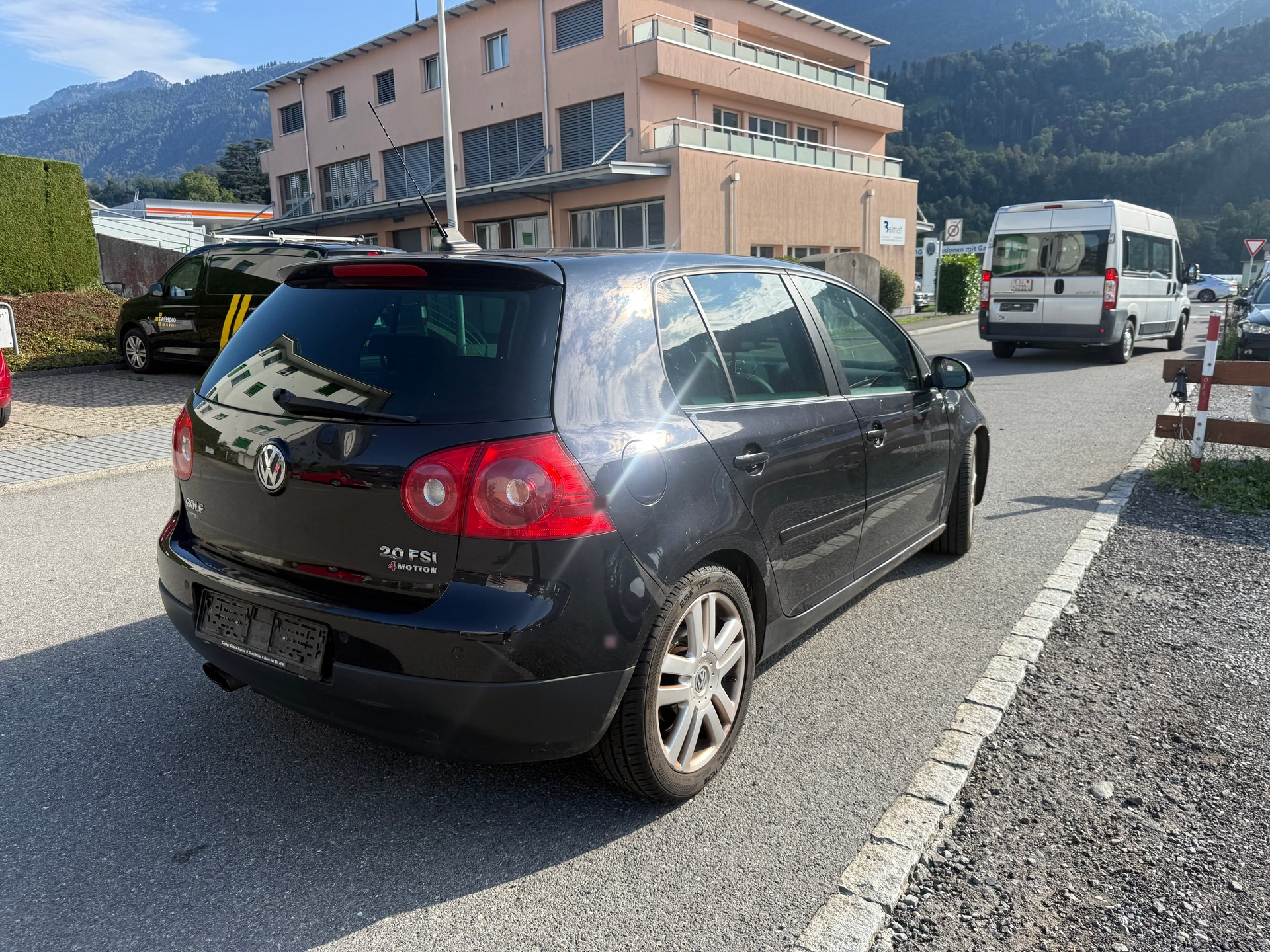 VW Golf 2.0 FSI GT Sport 4Motion-image-3