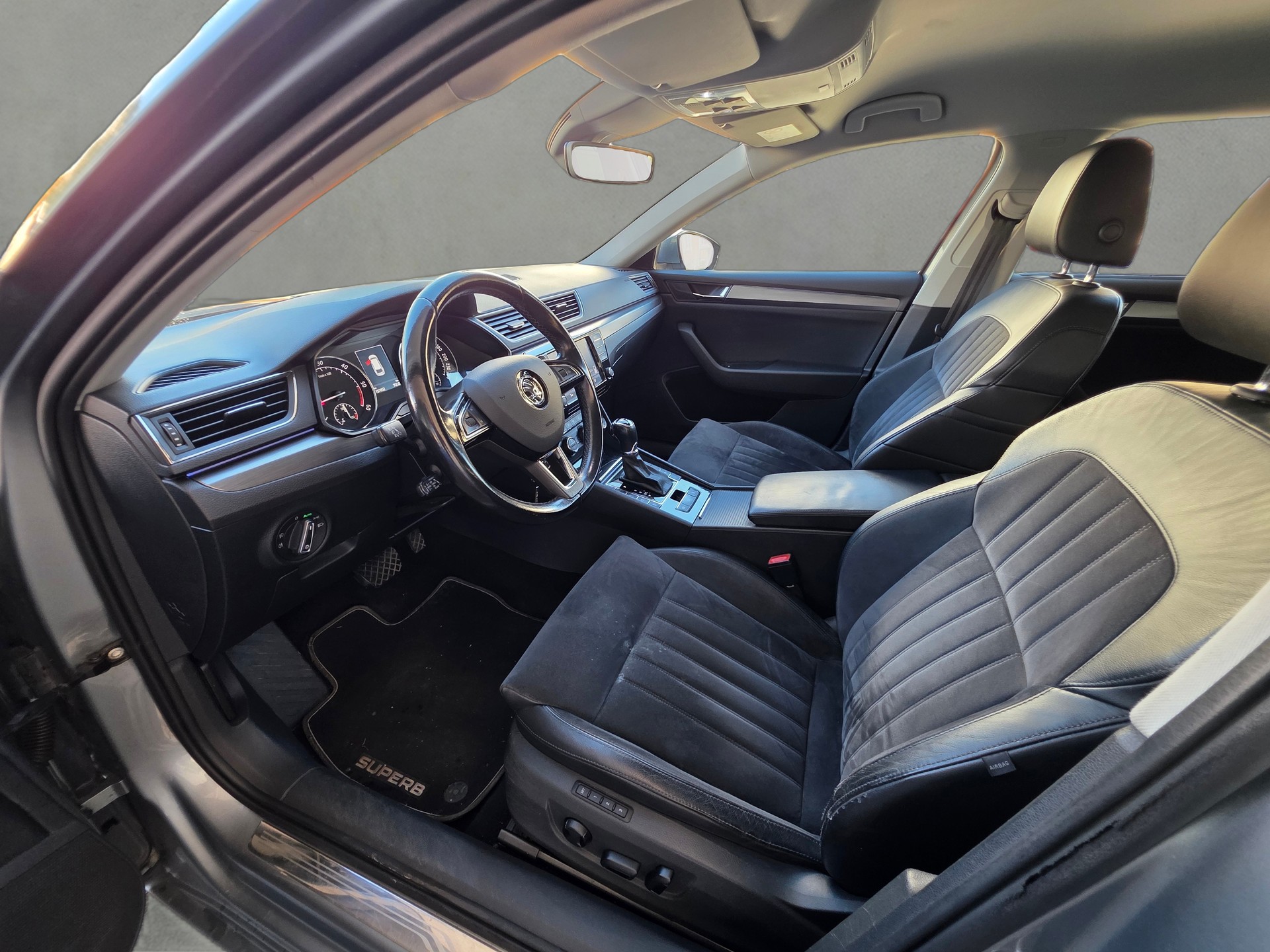 SKODA Superb Combi 2.0 TDi Style 4x4 DSG-image-17